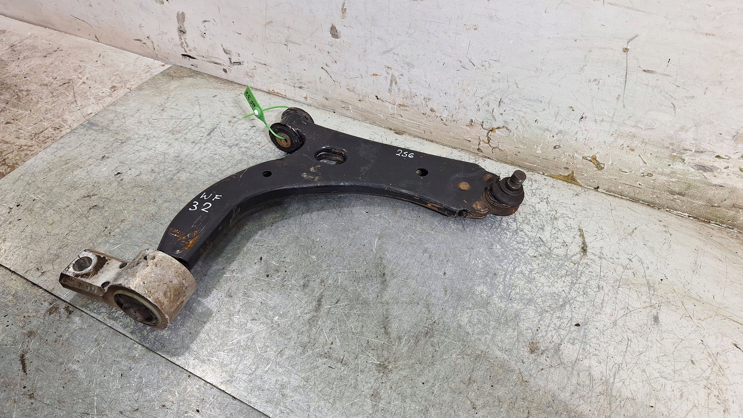 arm right front 2S61-3042-DA FORD FIESTA FUSION MK6