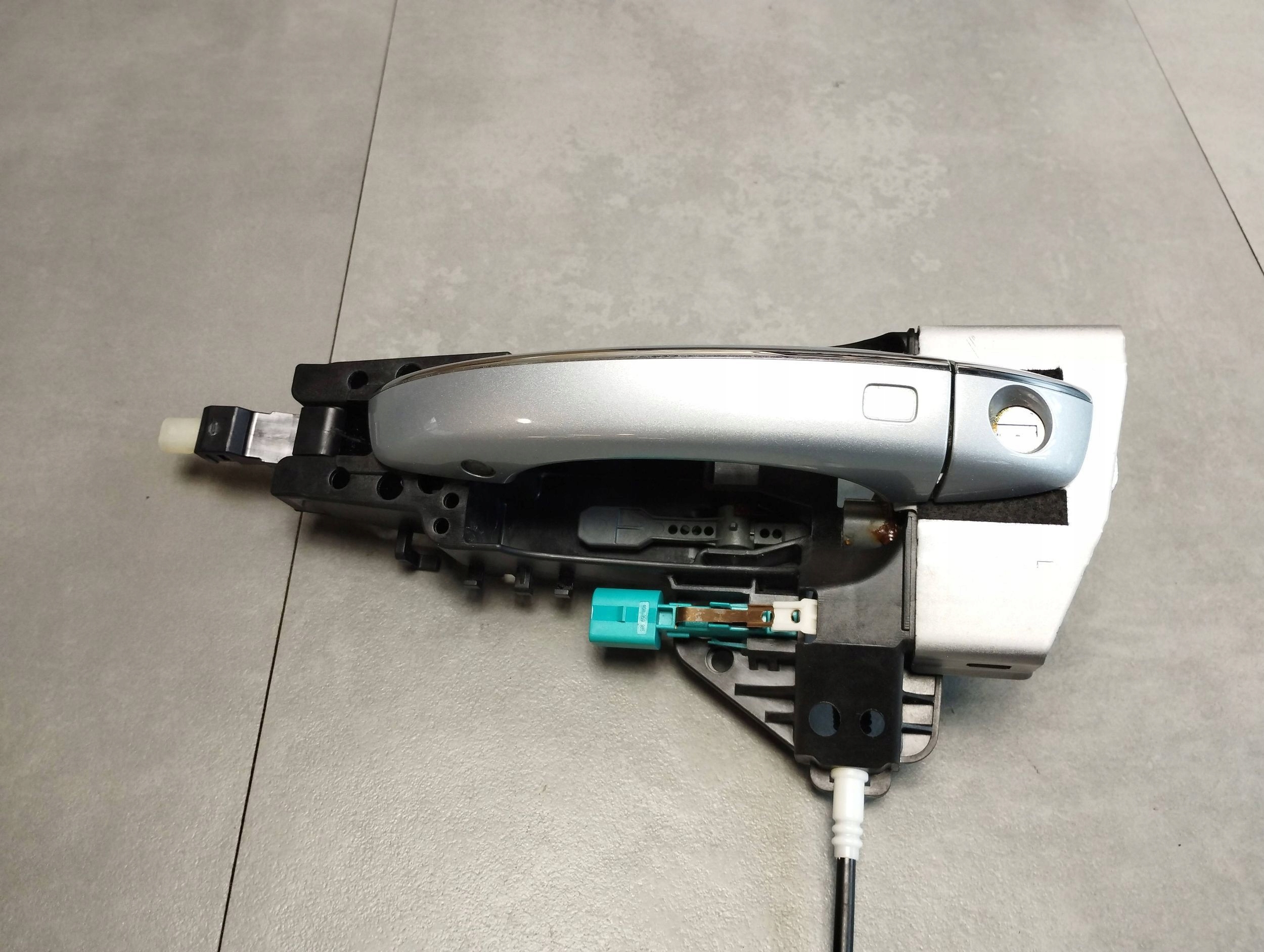 handle left front KESSY CHROM LED 4H1837885