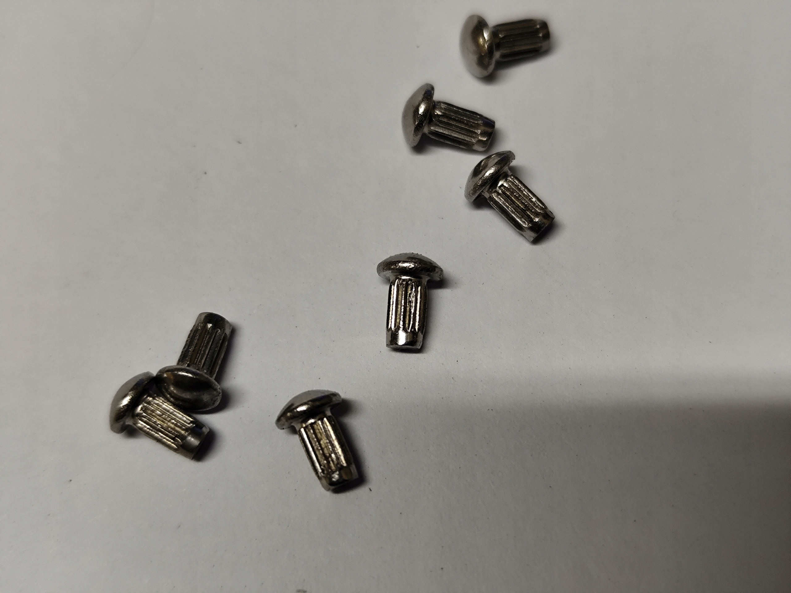 Nit tabliczki znamionowej 4x6mm nierdzewny Wsk Junak Shl Simson itp. 1 szt.