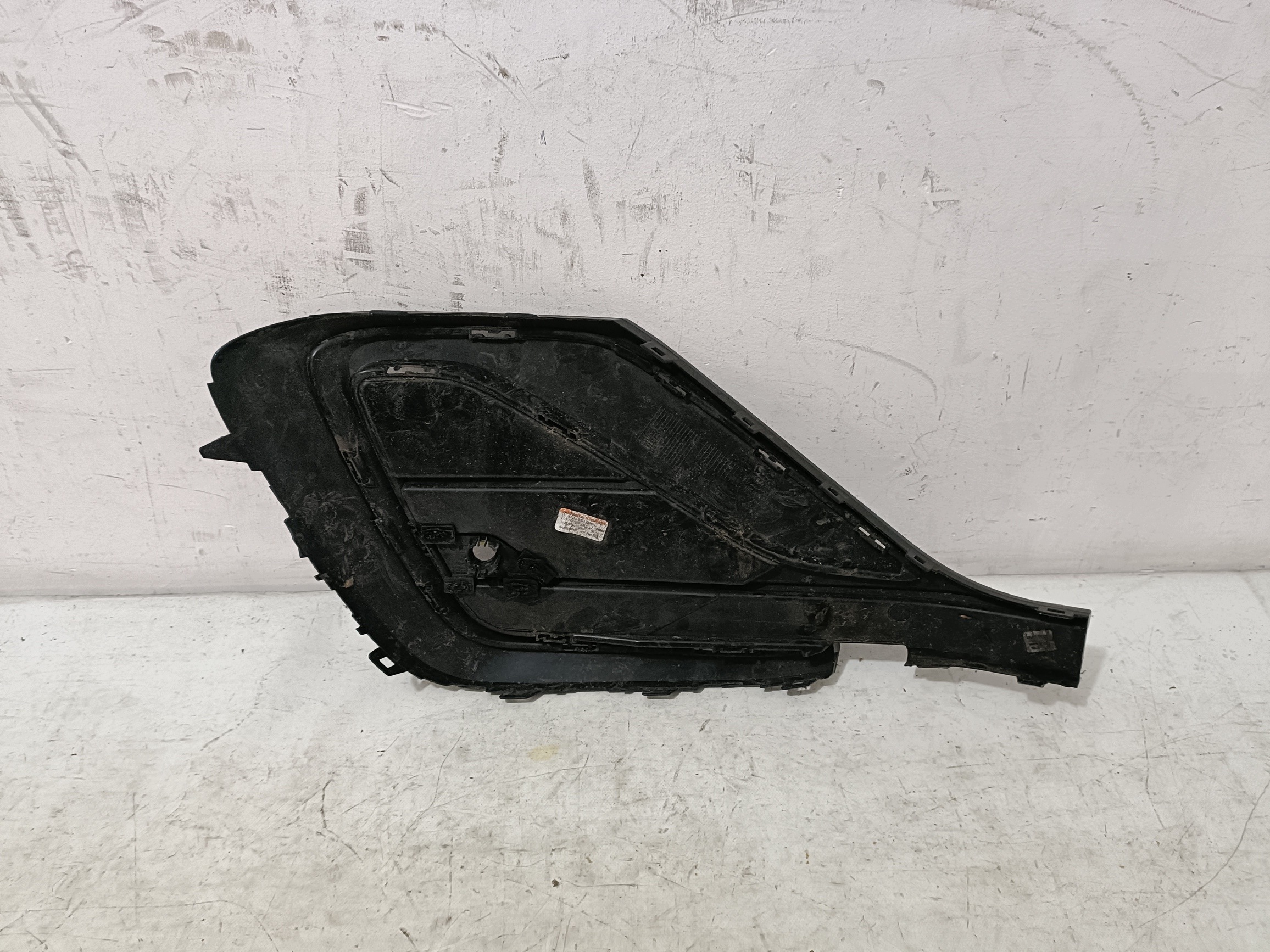 VW TIGUAN ALLSPACE grid W bumper right 5NN853666E