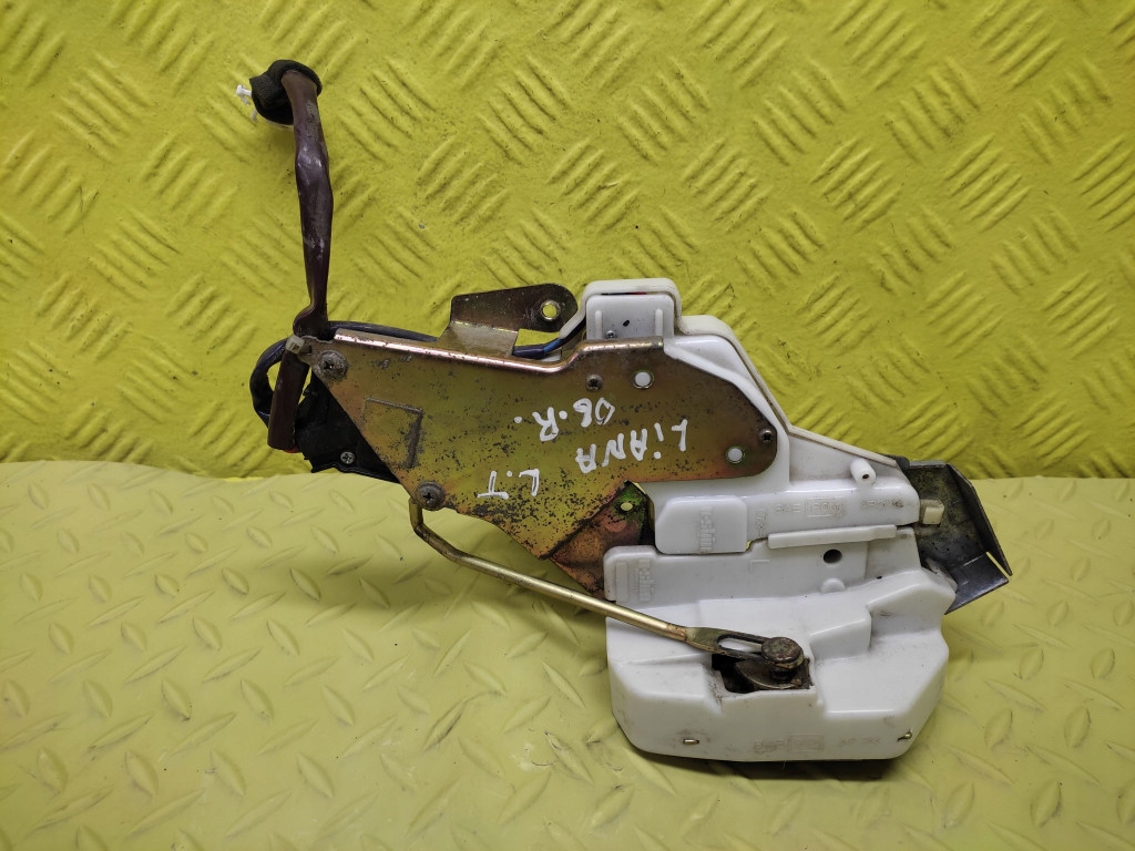 SUZUKI LIANA and lock door left rear part