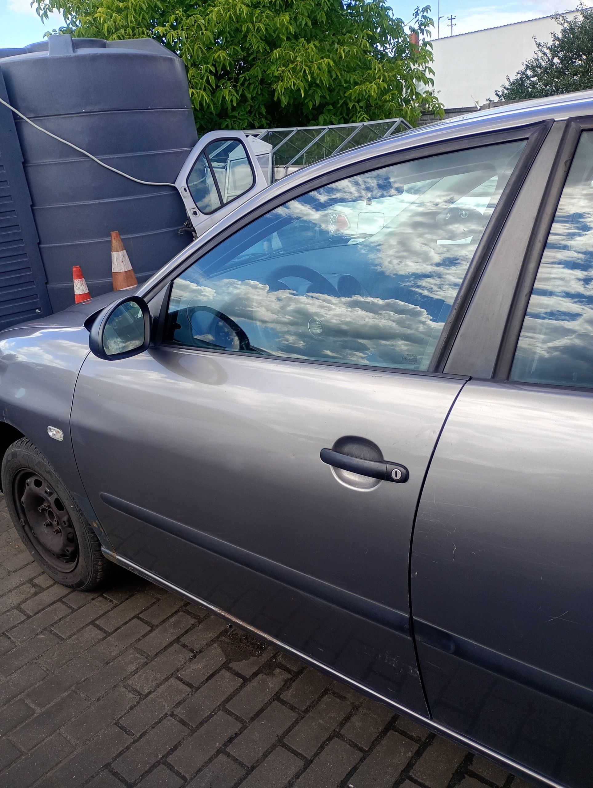 door left front front Seat Cordoba 2 II 02-07 kod lakieru LS7U