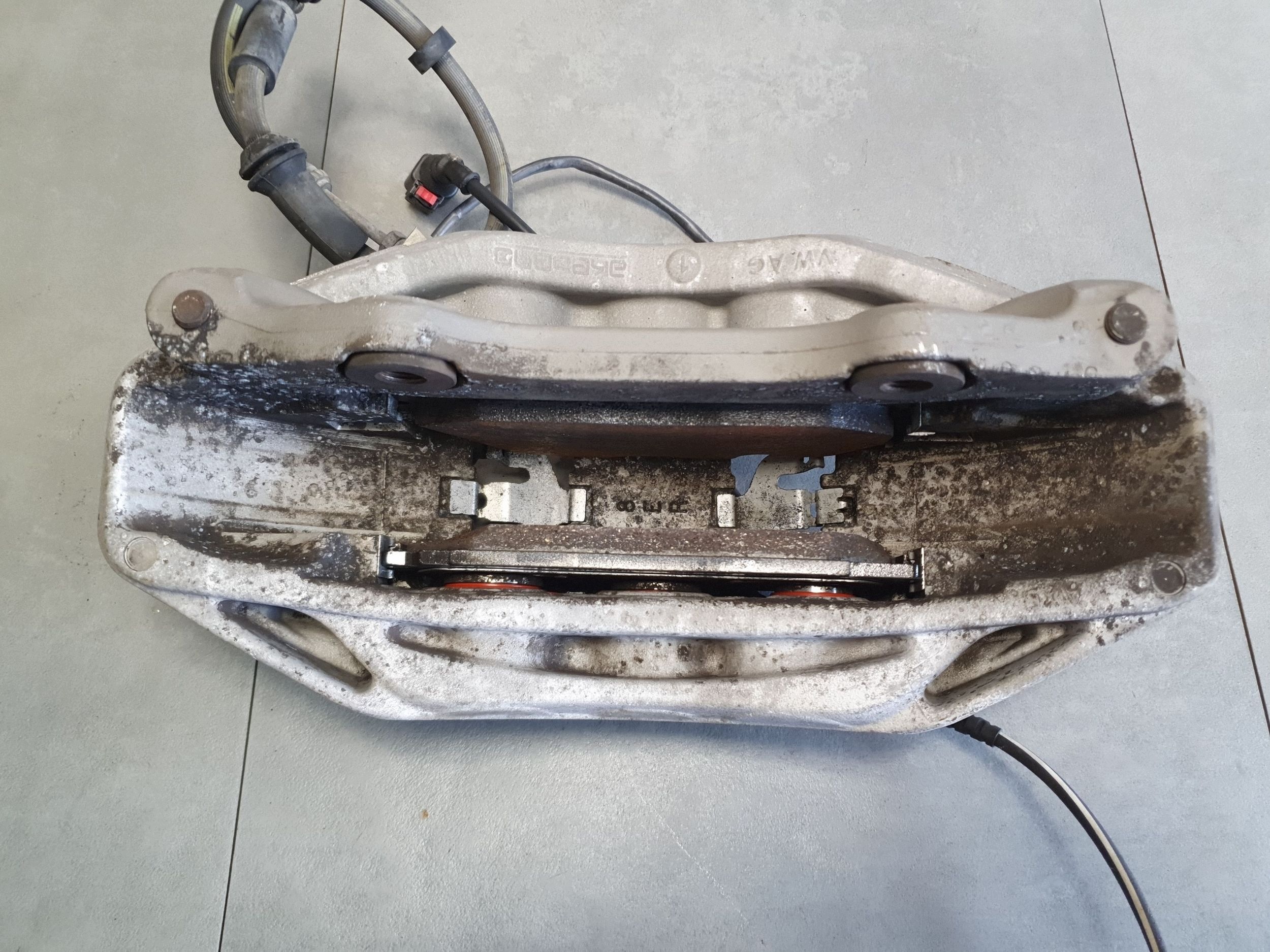 Audi Q7 4M caliper brake right front front 4M0615106AS