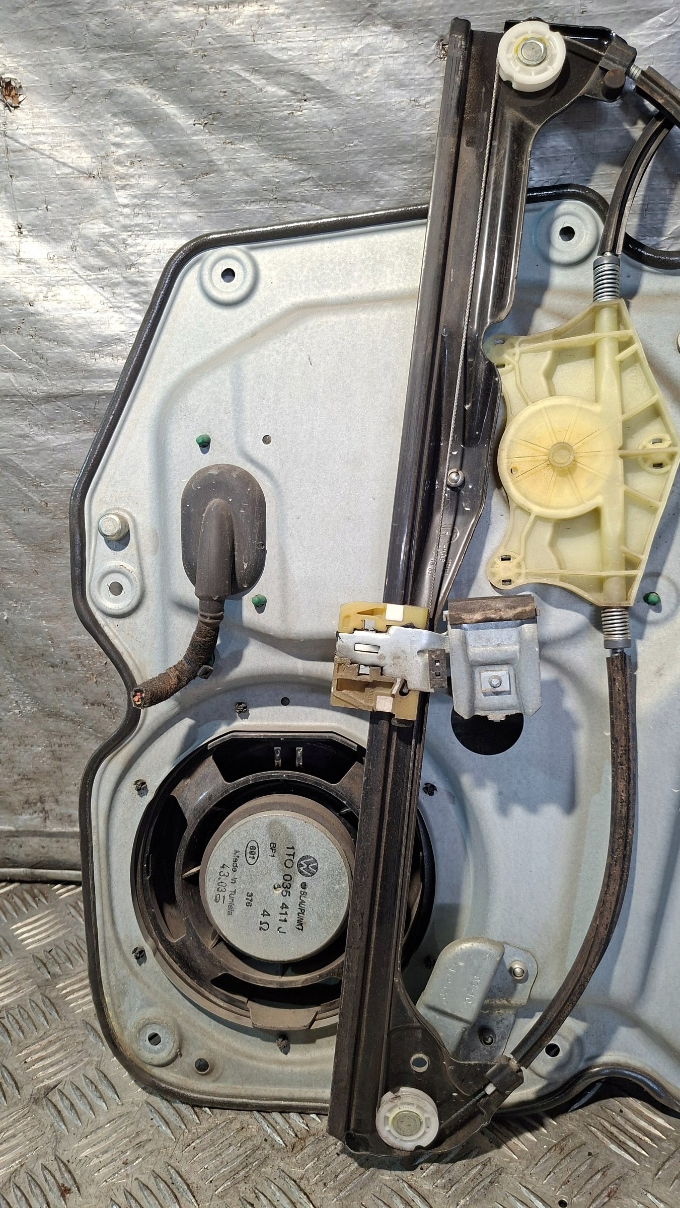 window regulator left front VW TOURAN and