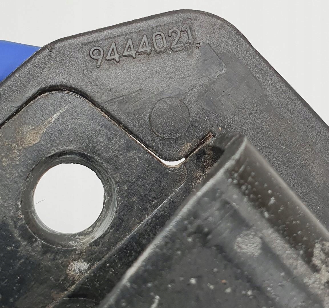 RYGIEL ZAMKA KLAPY TYŁ VOLVO V90 I 9444021 Jakość części (zgodnie z GVO) O - oryginał z logo producenta pojazdu (OE)