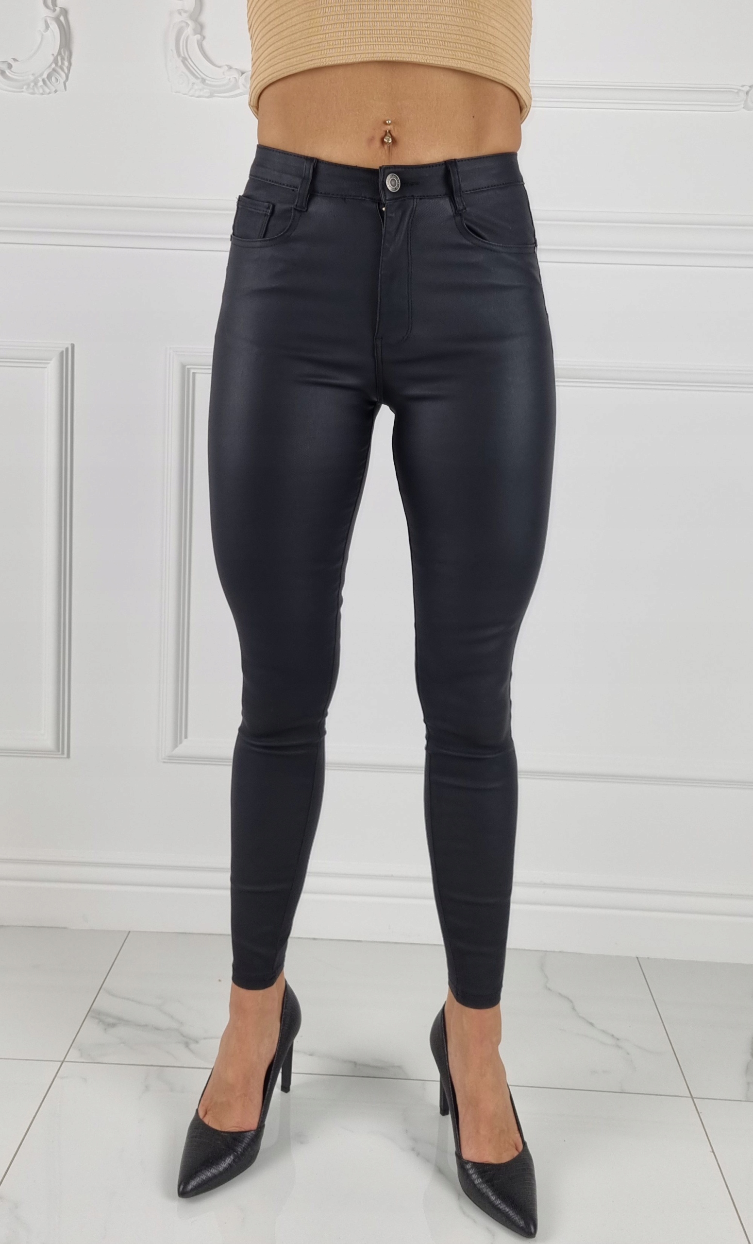 DAMSKIE - SPODNIE - MODELUJĄCE - WOSKOWANE - SKÓRA - BLACK - MATOWE Push-Up Rozmiar 36