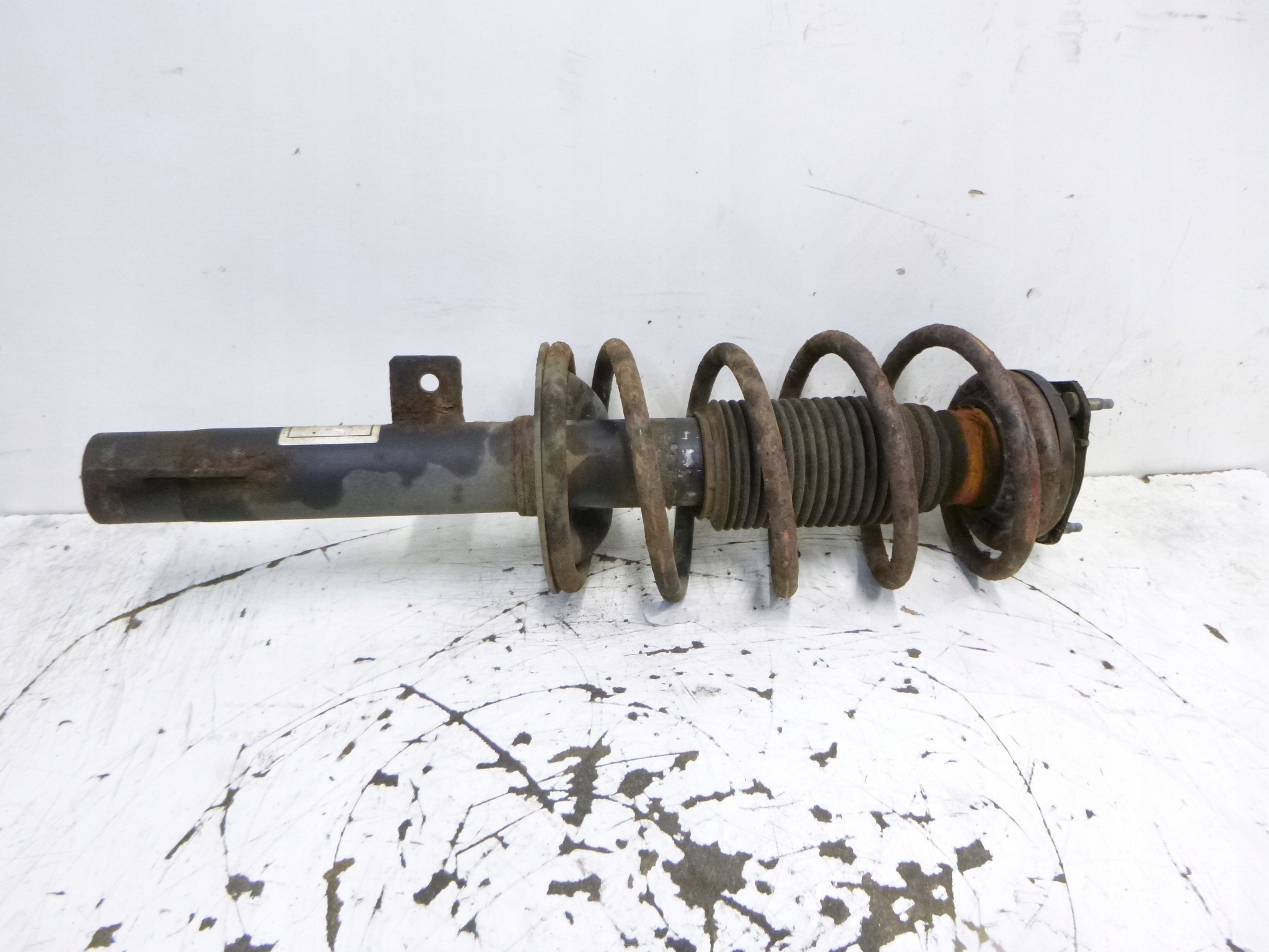 shock absorber front left Ford Transit Connect 1.8 d 2004r.