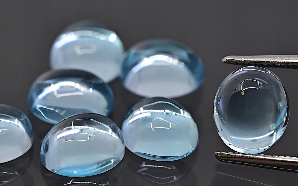 Topaz Sky Blue kabošon ovál 8x7 mm