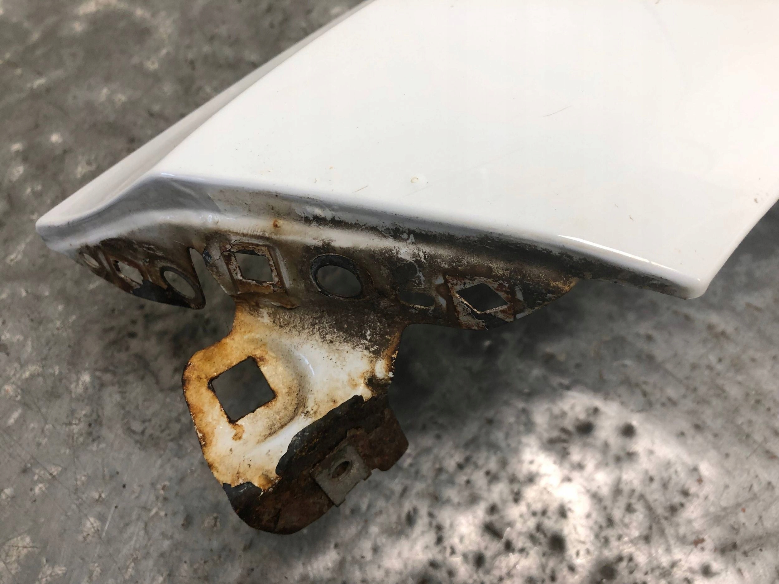 fender left front H9 FORD FIESTA MK7 8A61-A16016-AG