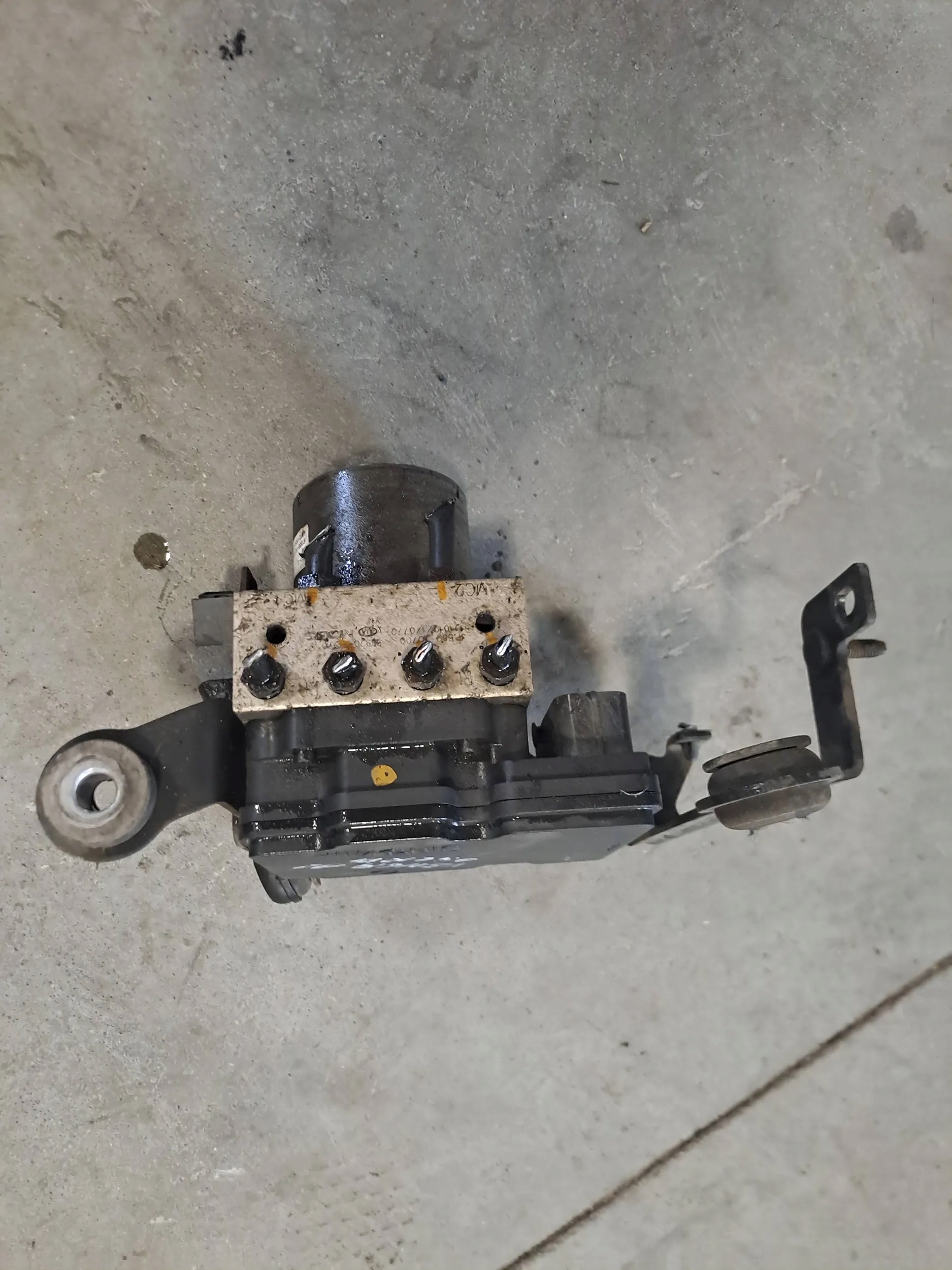 kia VENGA насос ABS 61589-45100