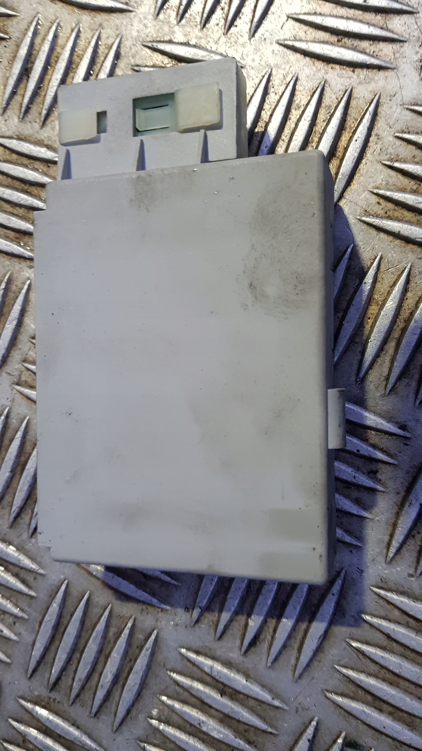 MERCEDES E-KLASA W211 Module Central de la serrure A2115407445