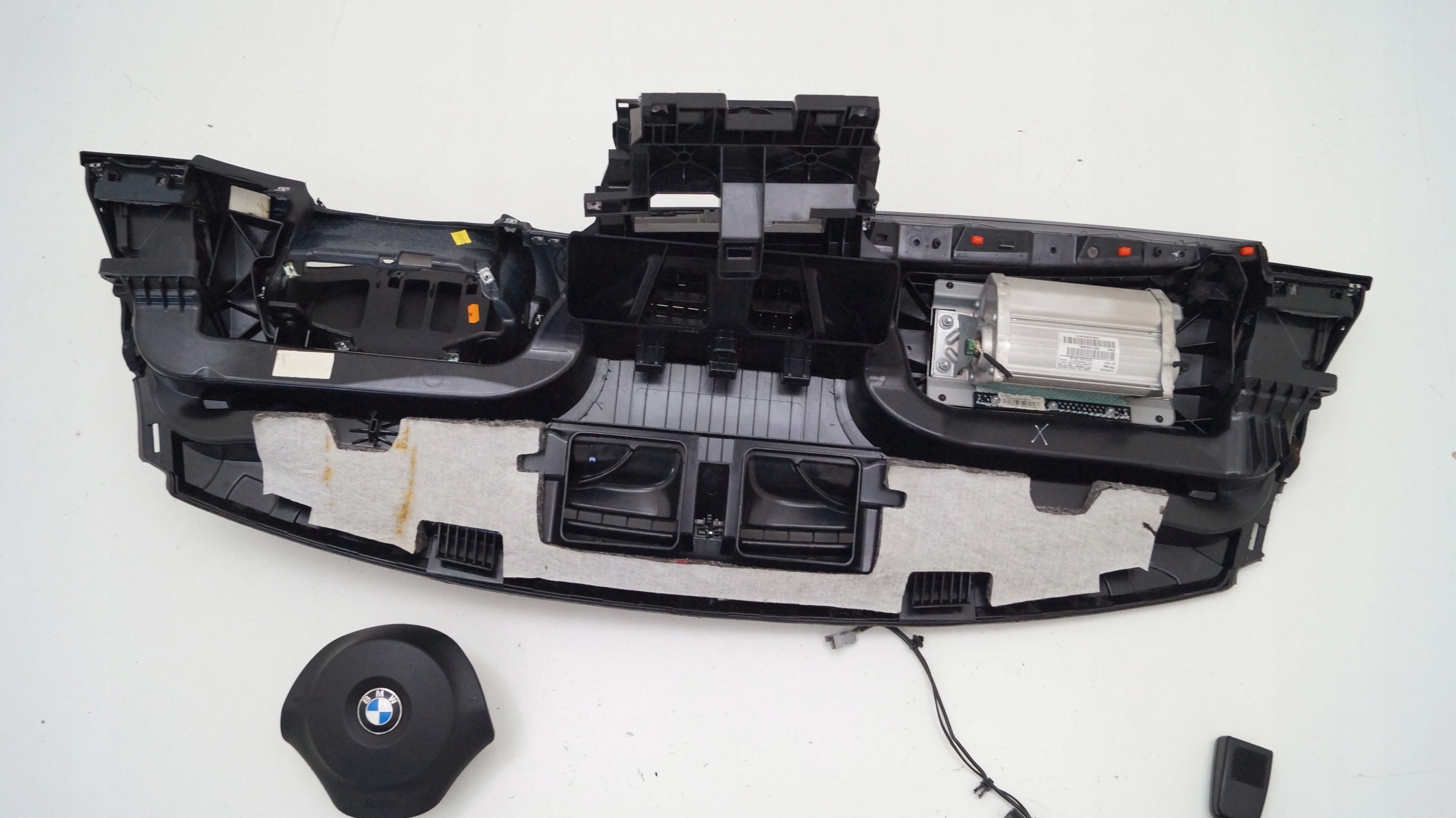 BMW 1 E87 E81 04-07 консоль торпеда T