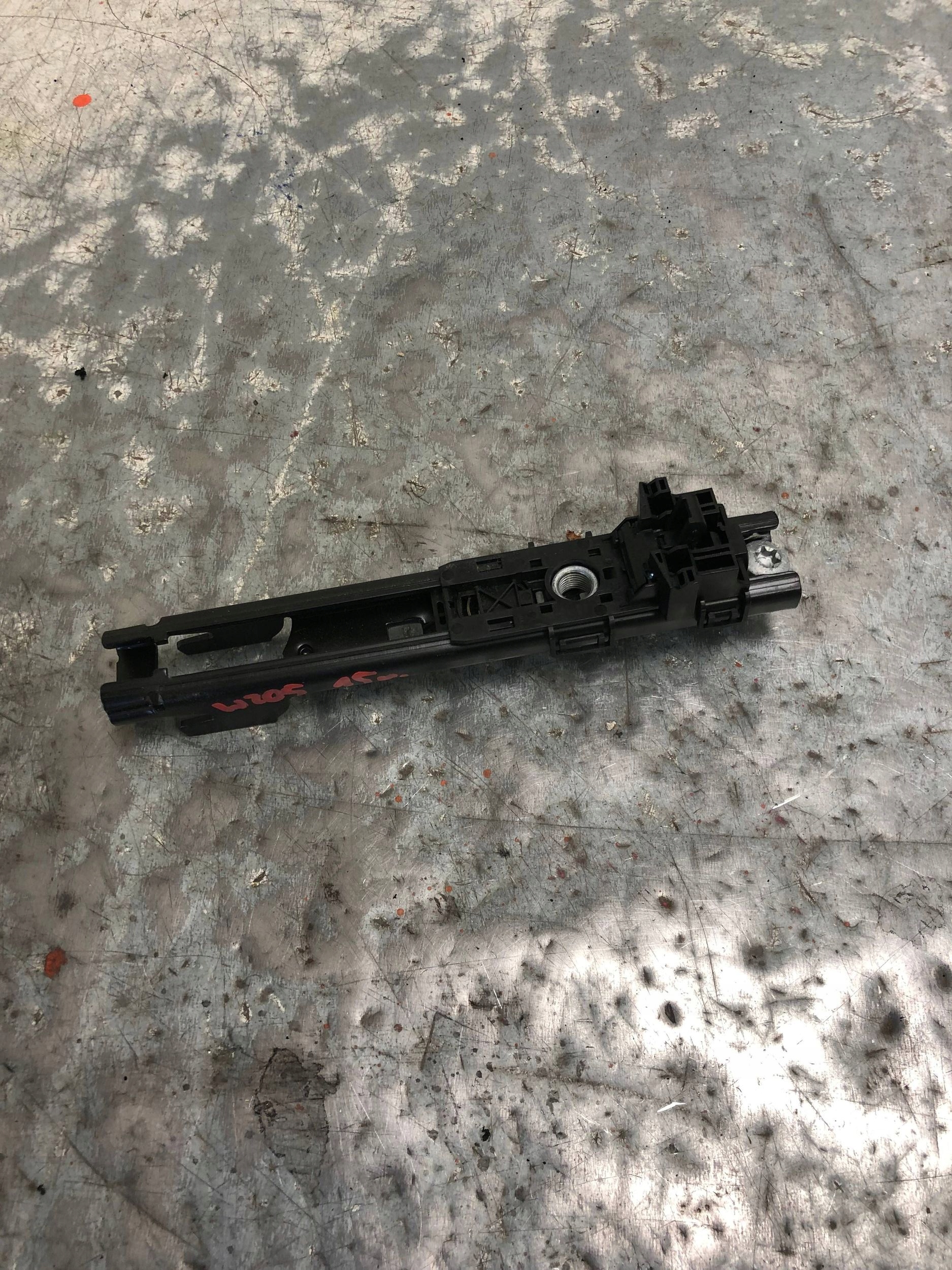 REGULACJA stěny MERCEDES W205 A0008600388