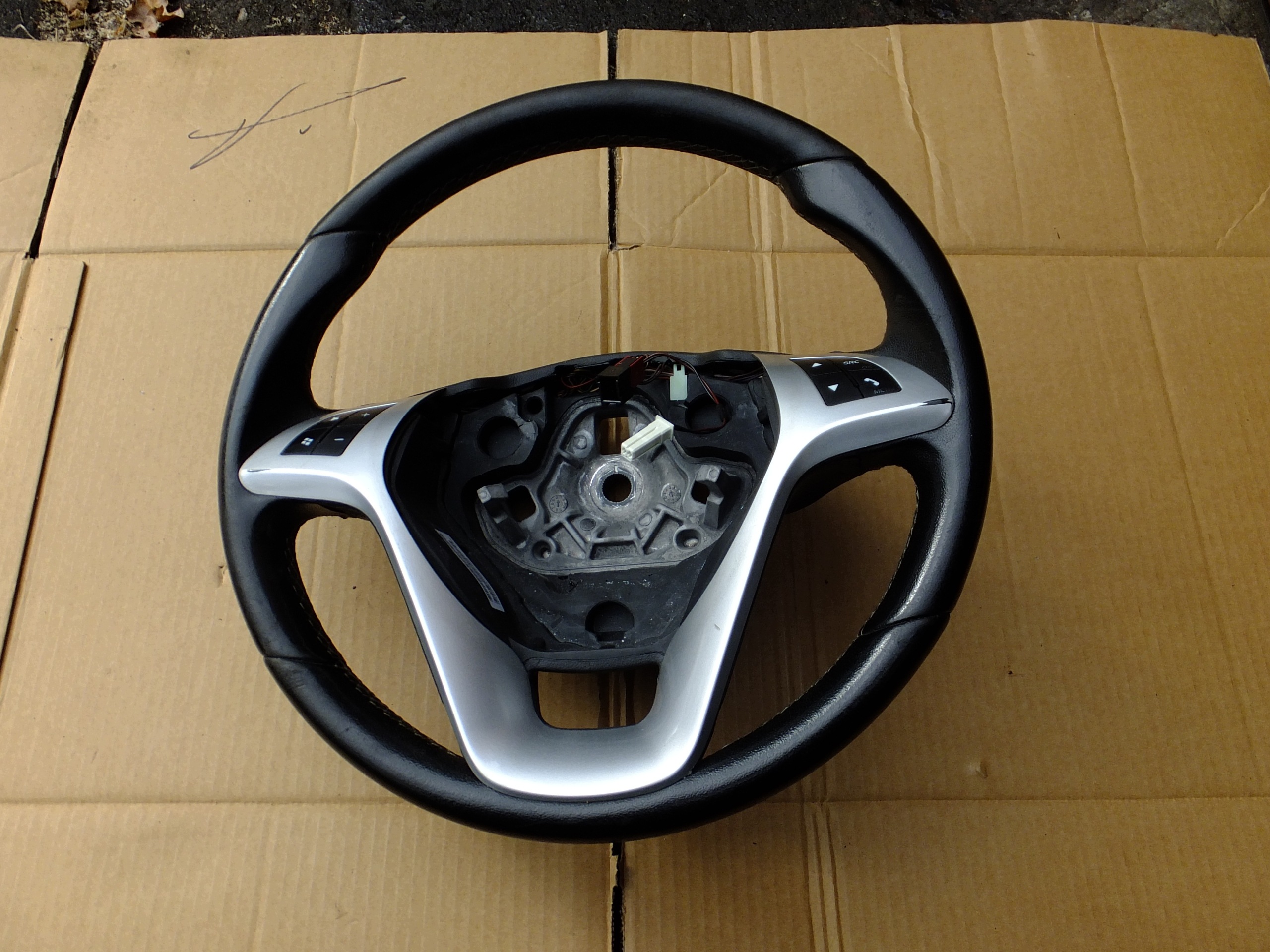volant cuir contrôle lancia delta III 2012r