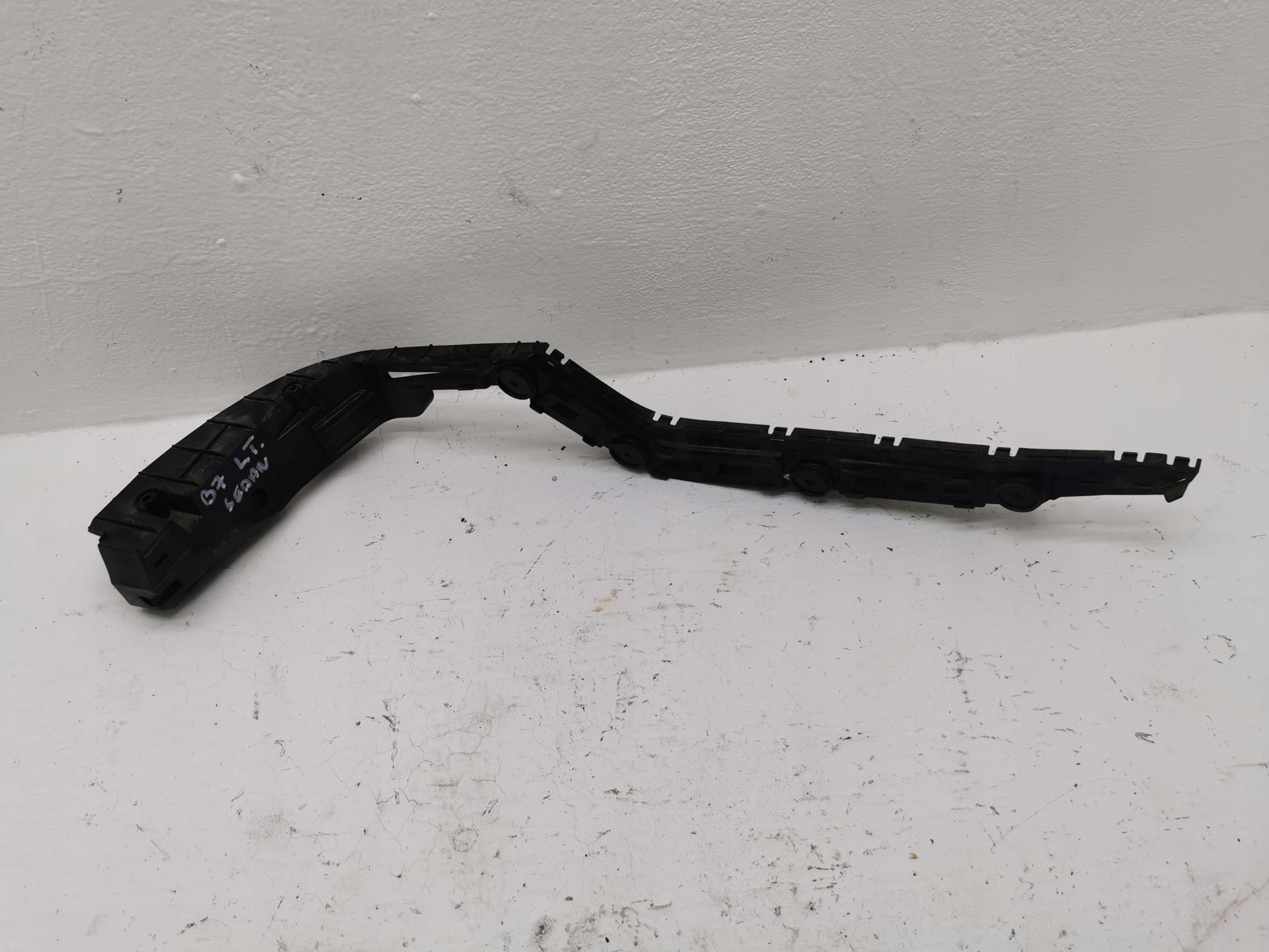 bumper bracket right rear part VW PASSAT B7 3AE807393A