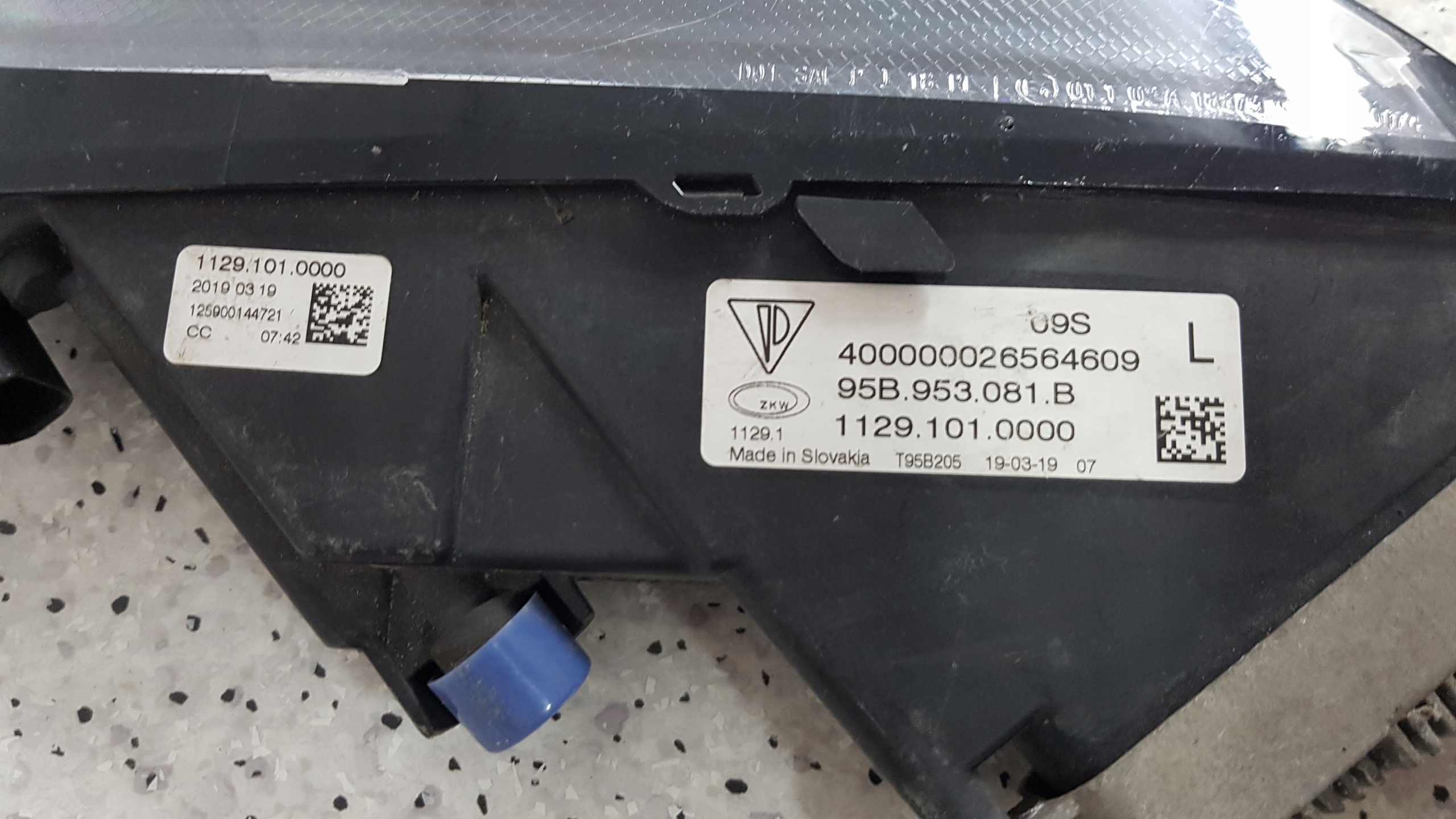 PORSCHE MACAN 95B LIFT left light DRL LED 2487
