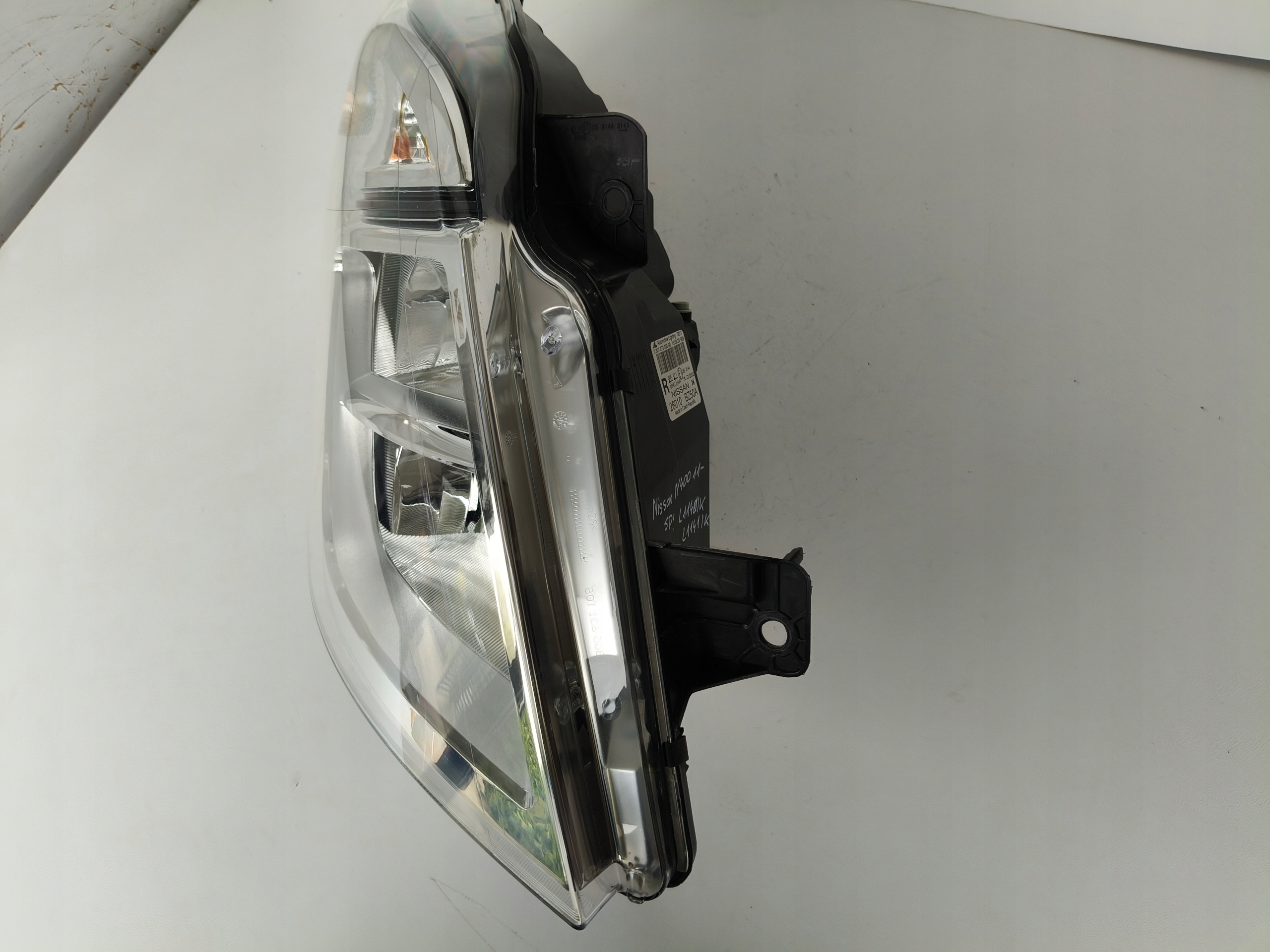 light right REFLEKTOR NISSAN NV400 11