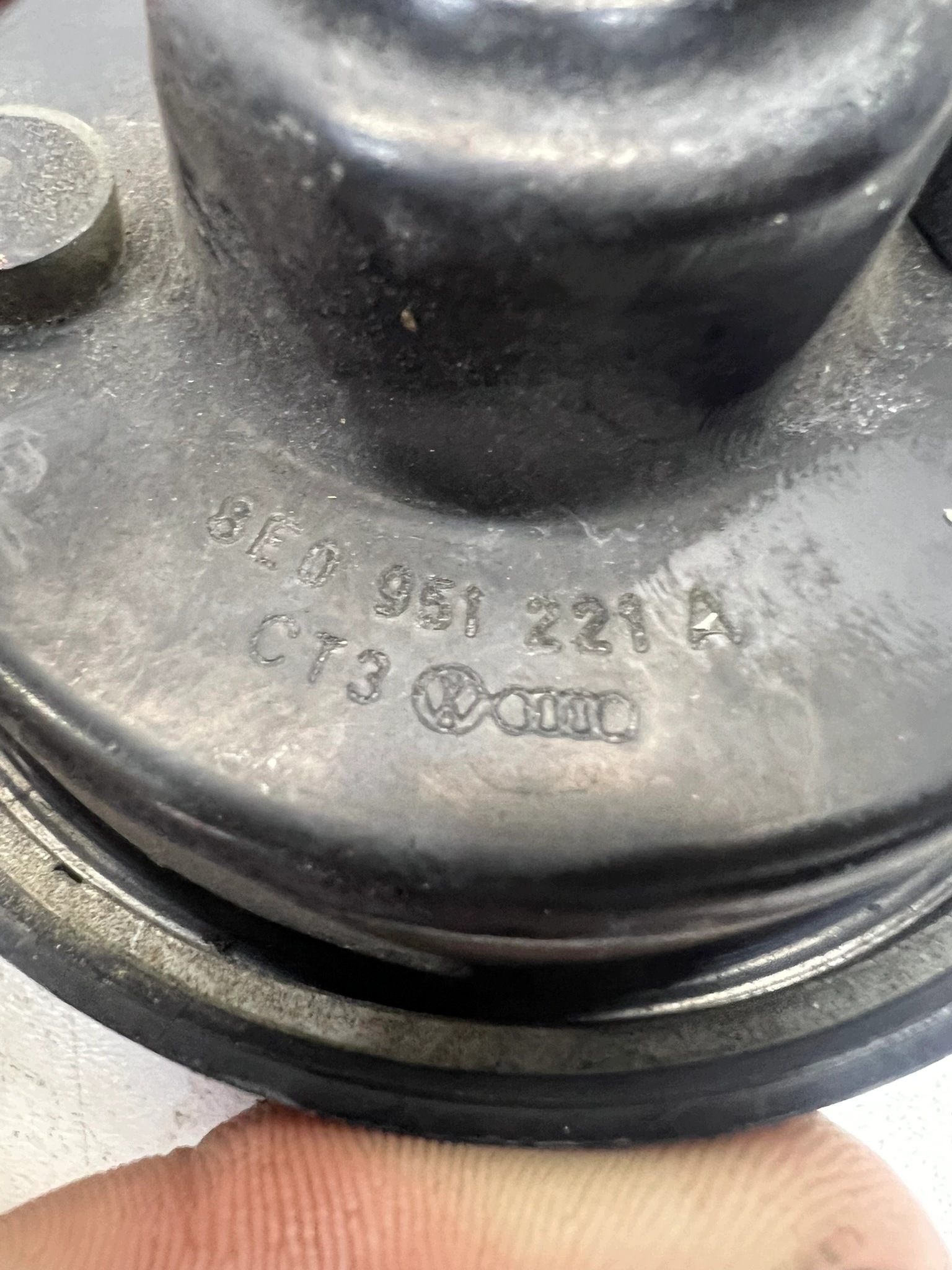 KLAKSON SYGNAL AUDI A4 B6 B7 8E0951221A