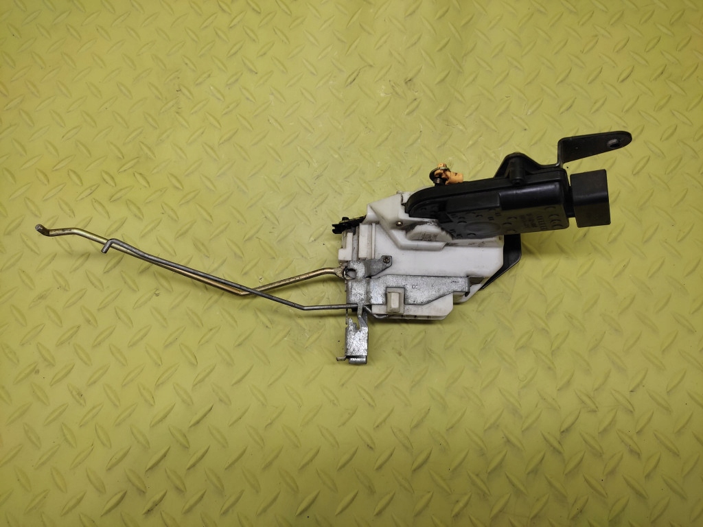 SUZUKI LIANA and lock door right front