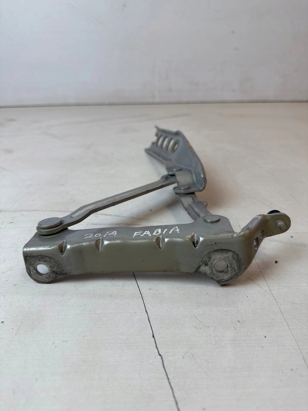 hinge bonnets front front right Skoda Roomster Fabia II