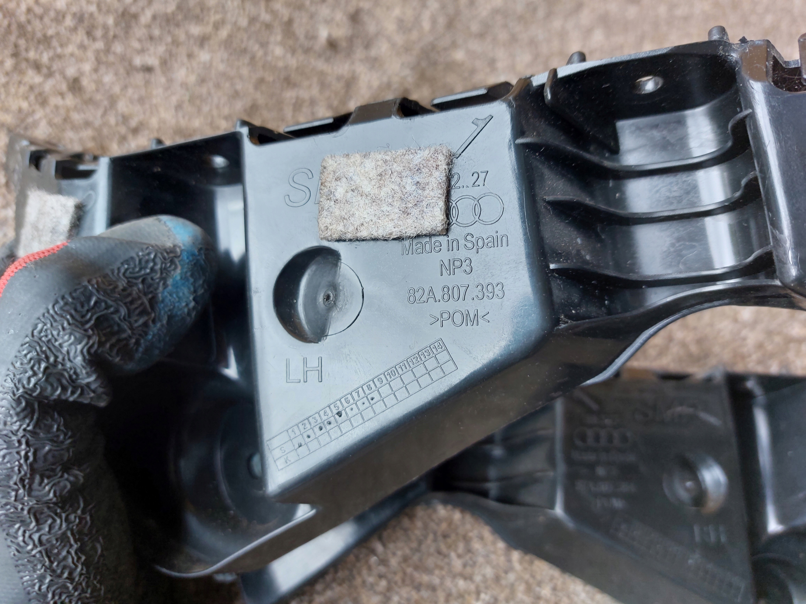 bumper bracket rear part left right AUDI A1 82A 19r