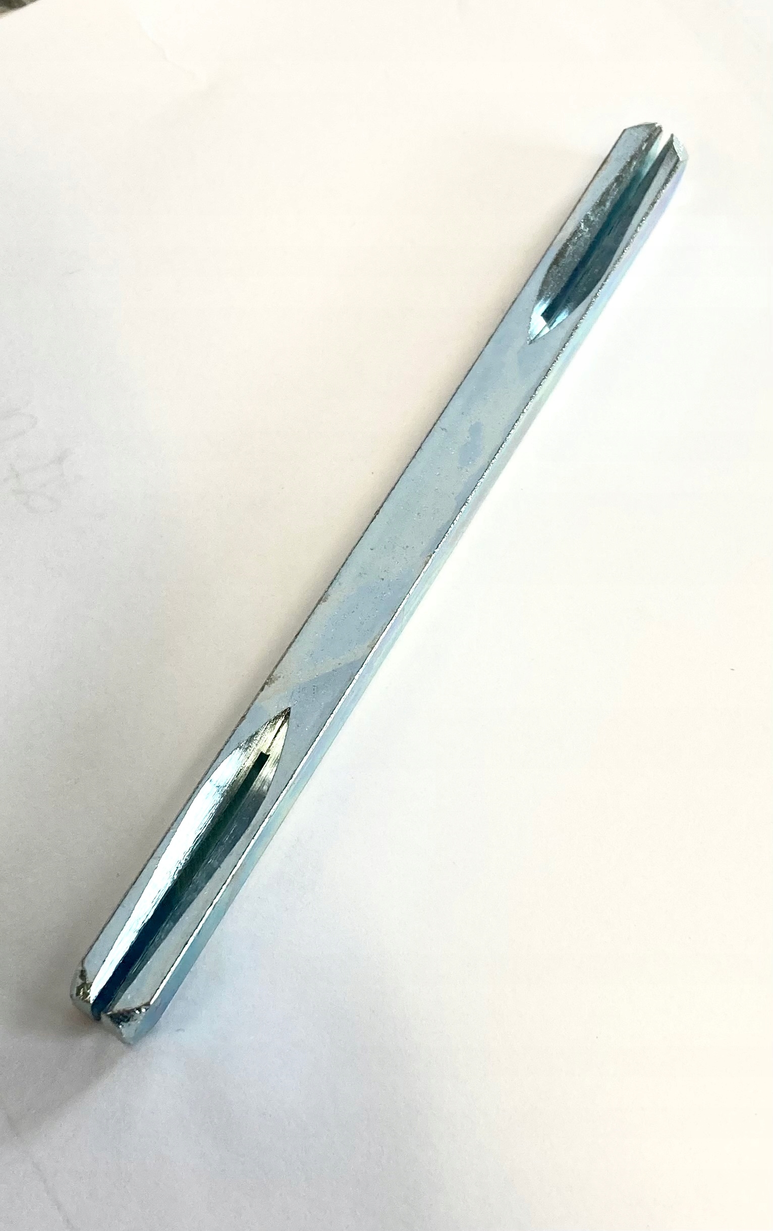 

Trzpień kwadratowy do klamki 8x8 mm długosć 120 mm