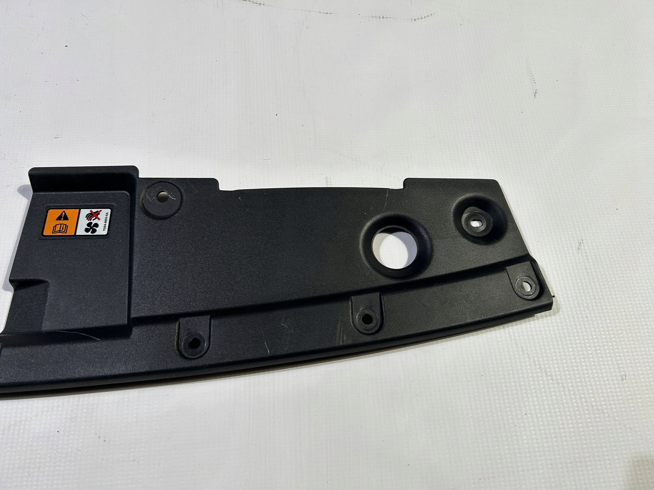 Horn kryt stěny předního chladiče Ford Flex 2013