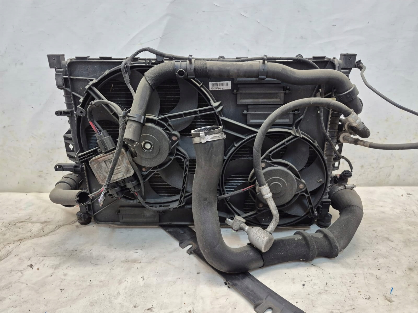 RANGE ROVER EVOQUE a 2.0 11- KOMPLET chladiče přívod vzduchový ventilátor