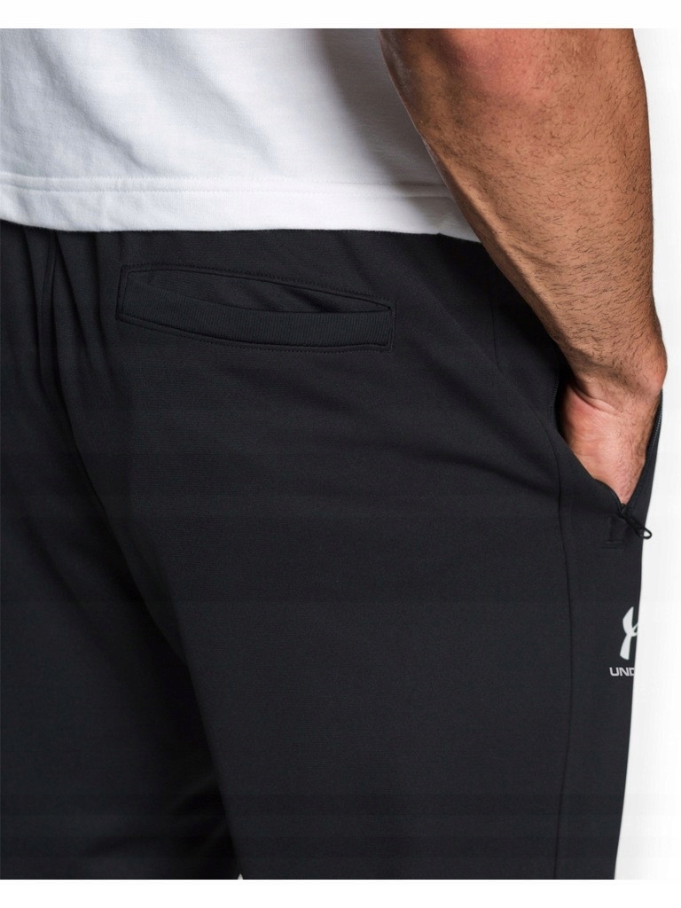 UNDER ARMOUR SPODNIE DRESOWE MĘSKIE JOGGERY SPORTOWE ZAMEK W KIESZENIACH Kolekcja JESIEŃ/ZIMA 2023/2024