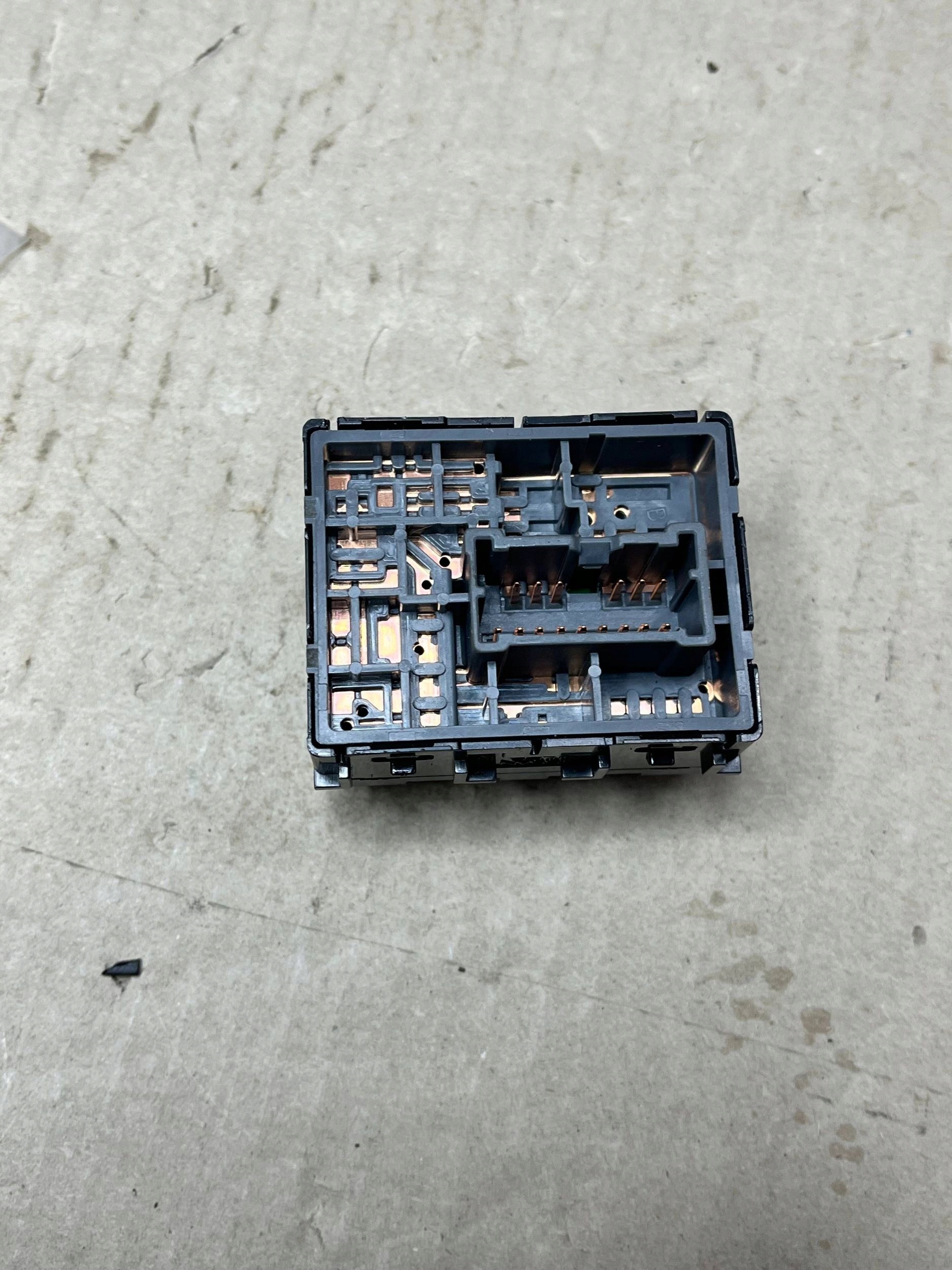 mirror control switch Nissan Juke and F15 255701HA2K
