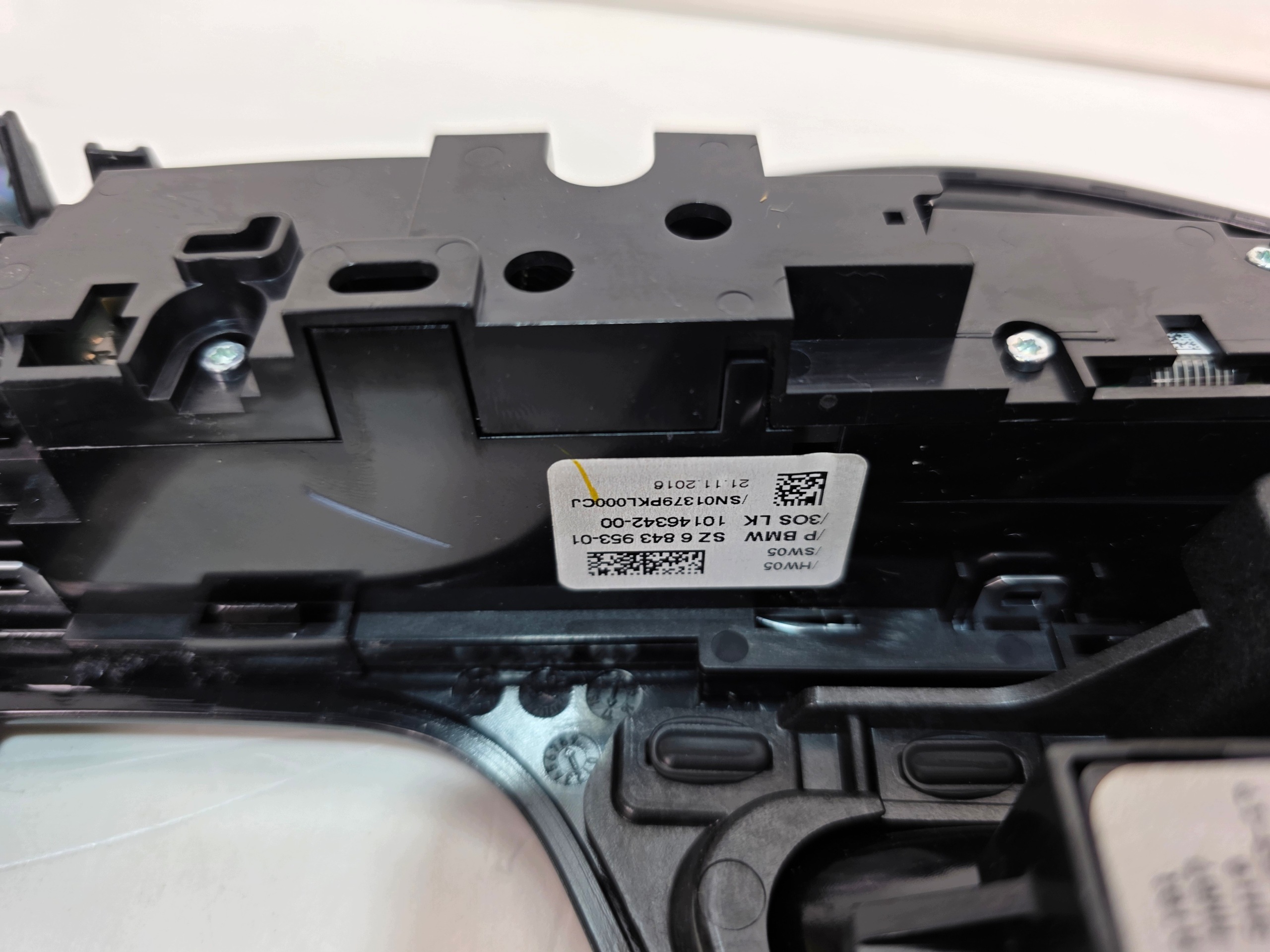 PANEL DEKOR console moyen bouton BMW G32 683953