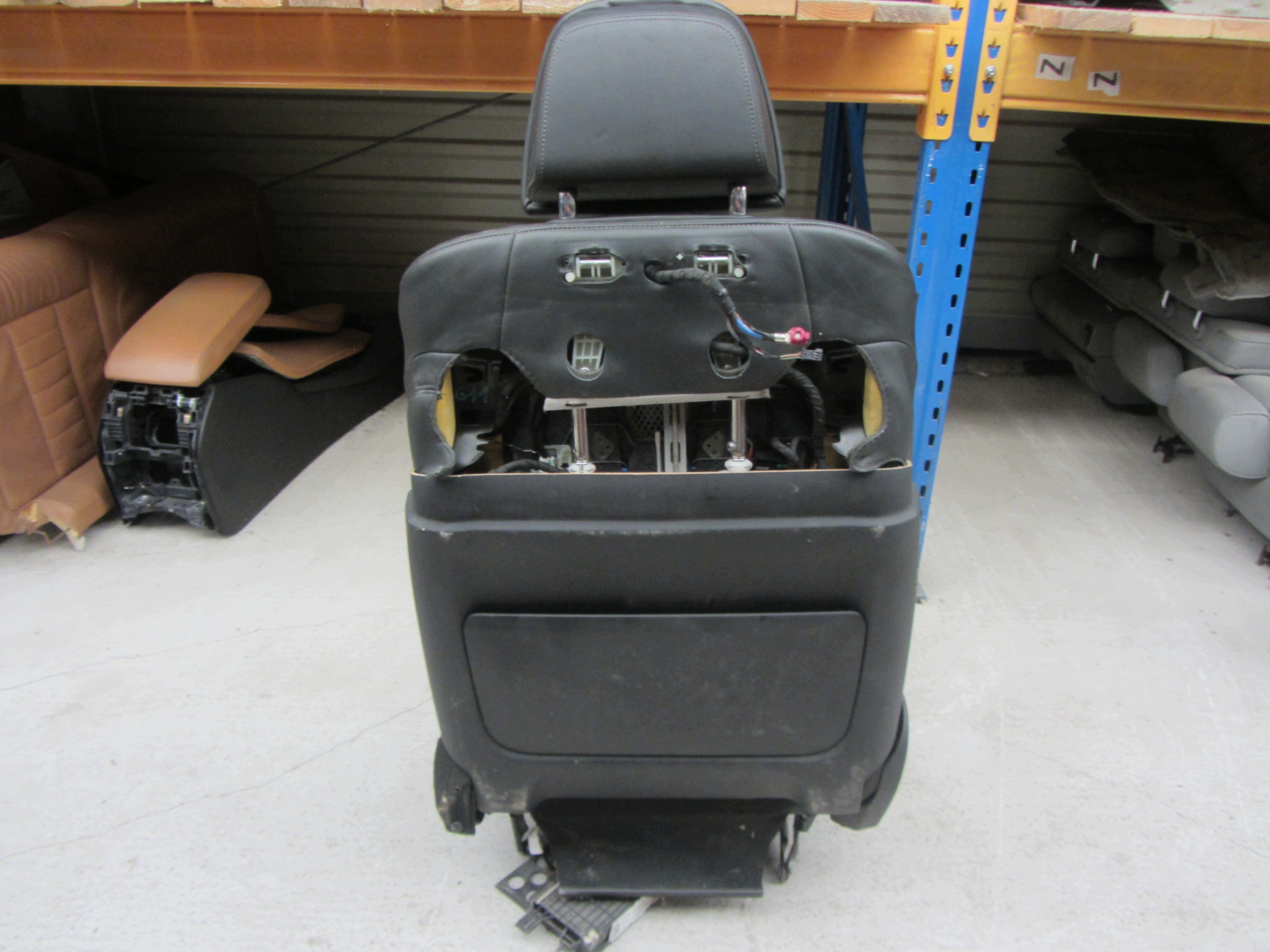 BMW 7 G11 seat driver´s left front front leather black ELEKTRYKA