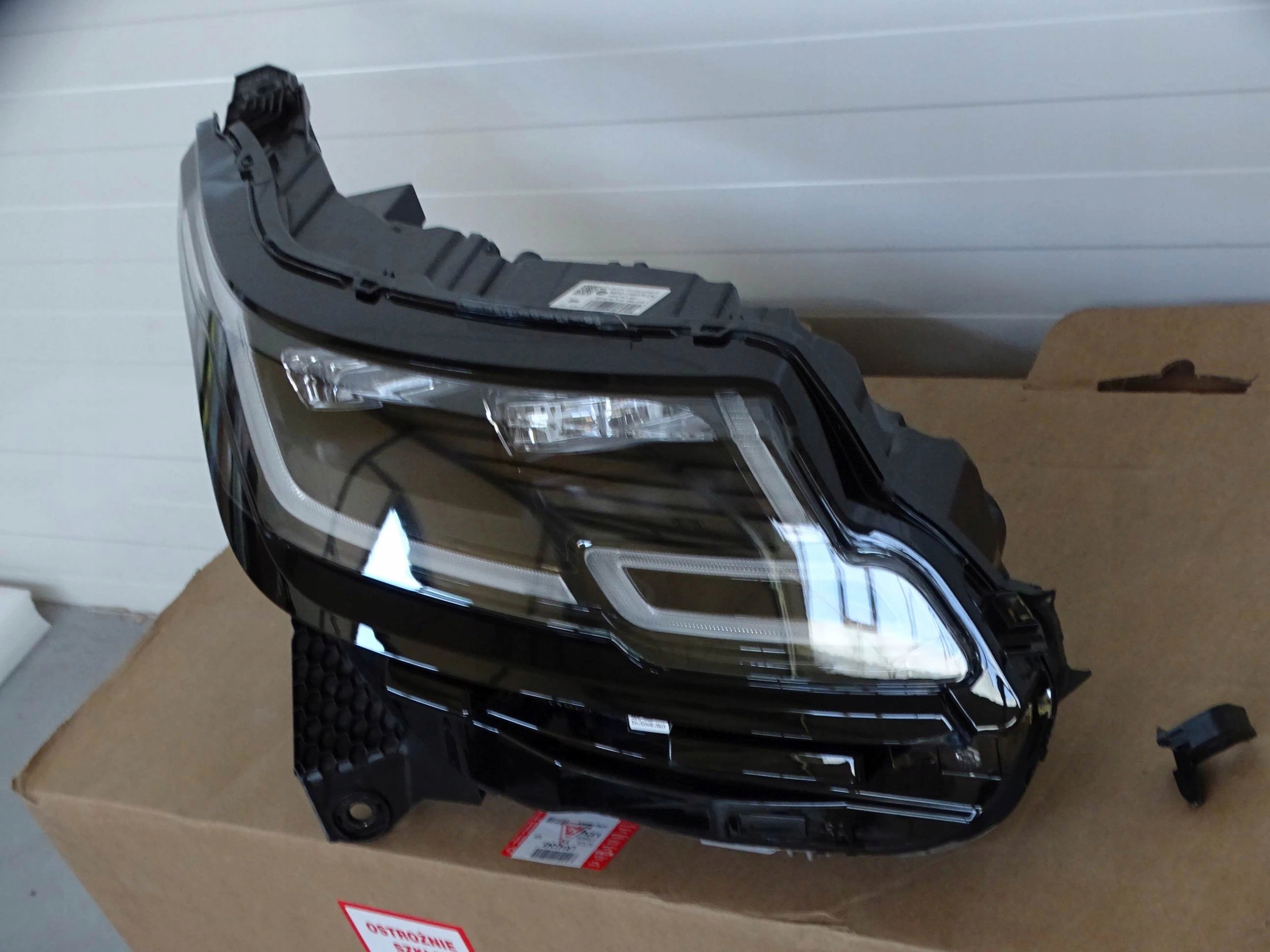 lampa prawa LED MID MY20 RANGE ROVER VELAR MY21 Producent części Land Rover OE