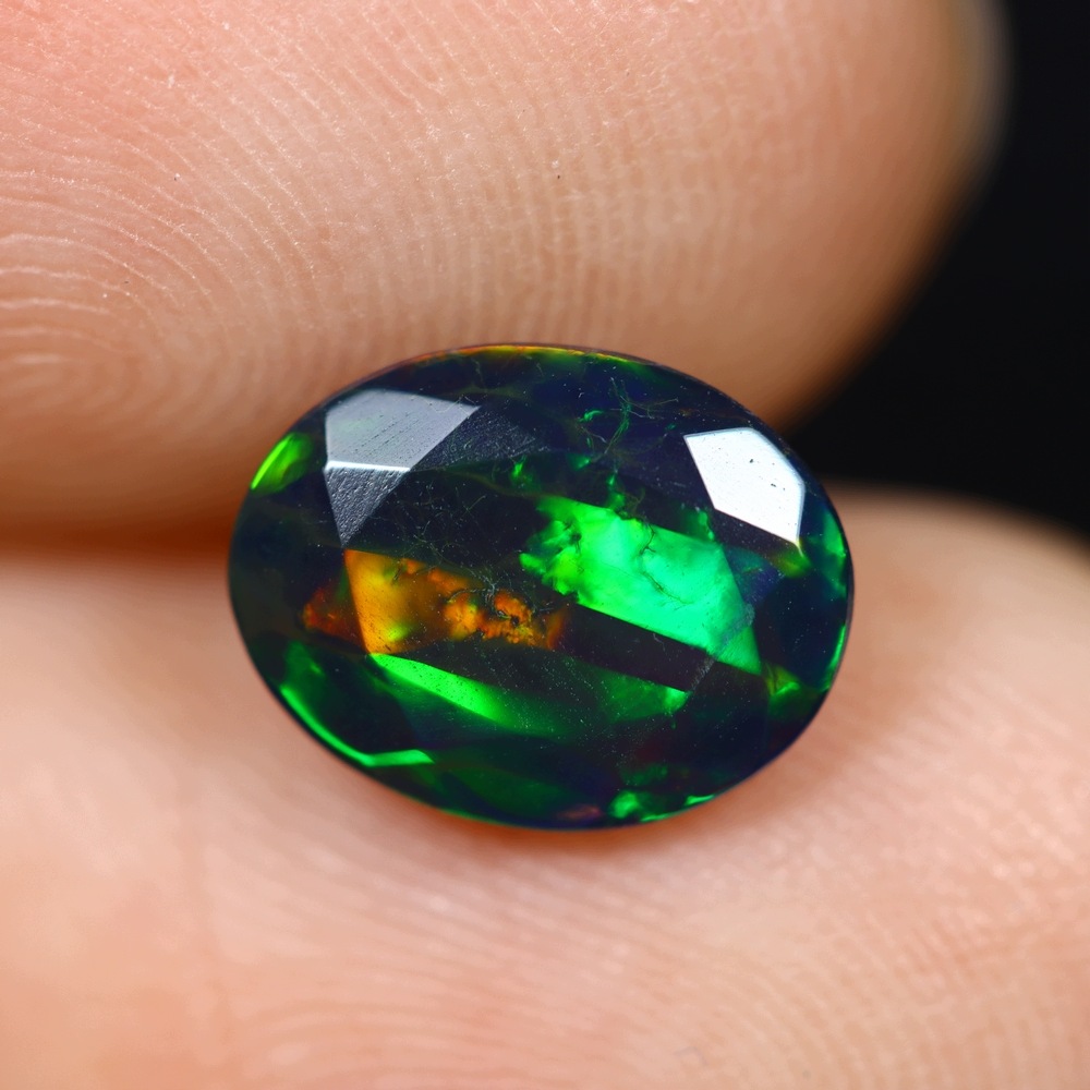 Přírodní opál černý 1.07 ct Ovál Etiopie certifikát Wbd