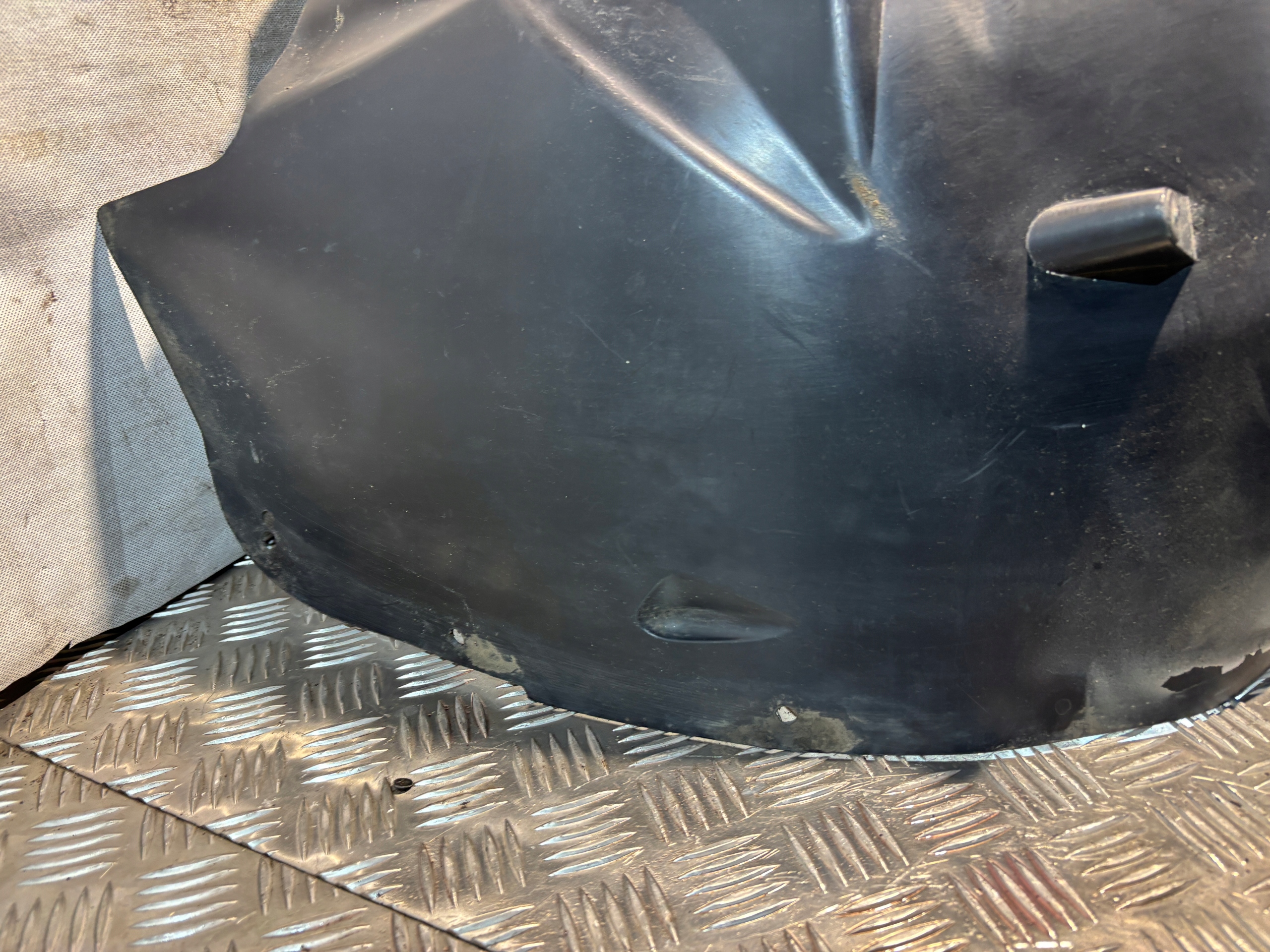 mudguard left front Volvo XC90 and 1 30763614