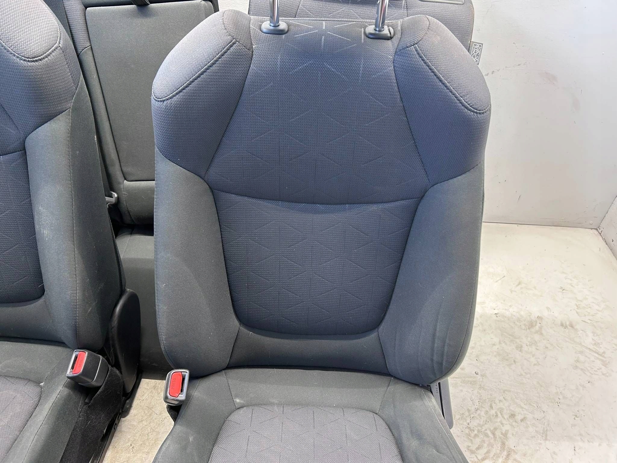 RAV4 V ГИБРИД кресла диван комплект материал