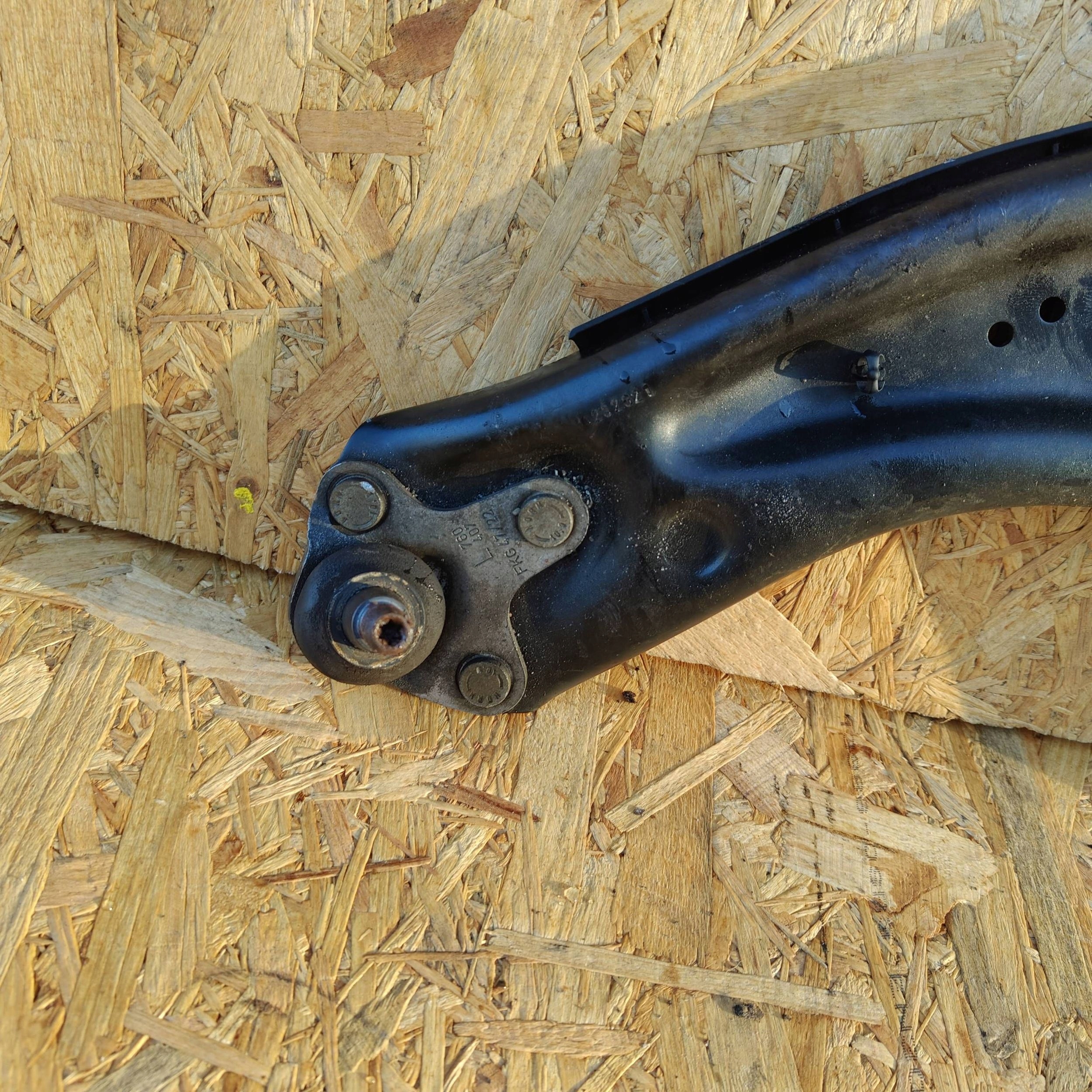 arm front lower left side Seat Leon IV