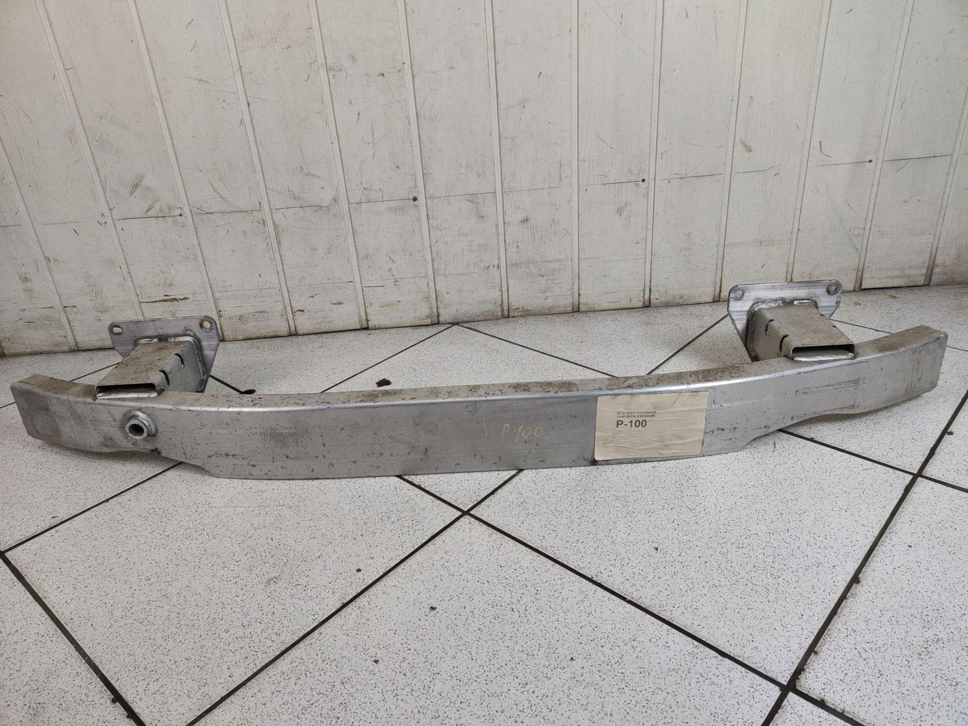 sider pillar of a bumper front Jeep Cherokee 5 2014 1741468613