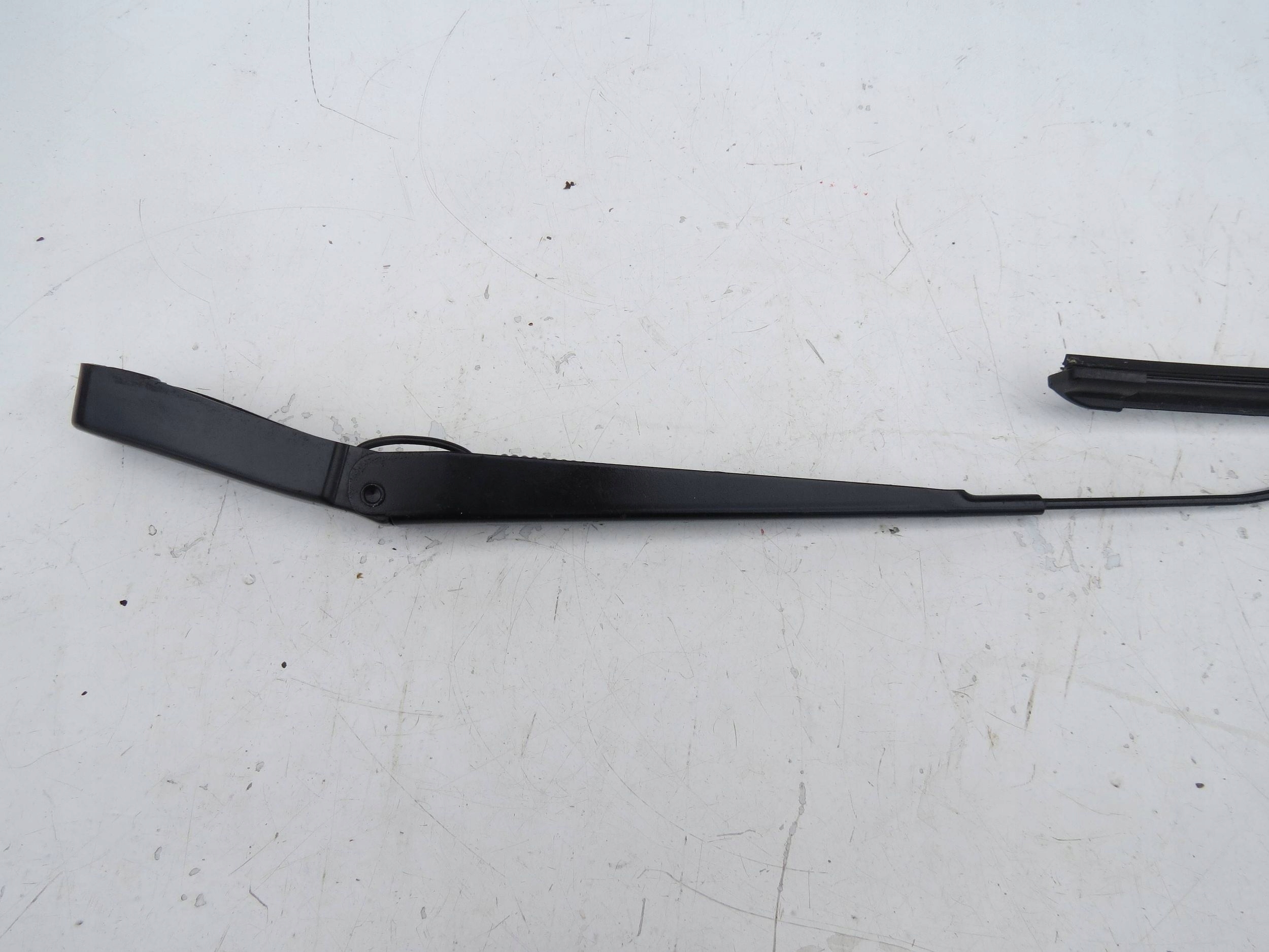 wiper arm right front VOLVO XC70 II AWD 2.4D 2000-2007r 30655615