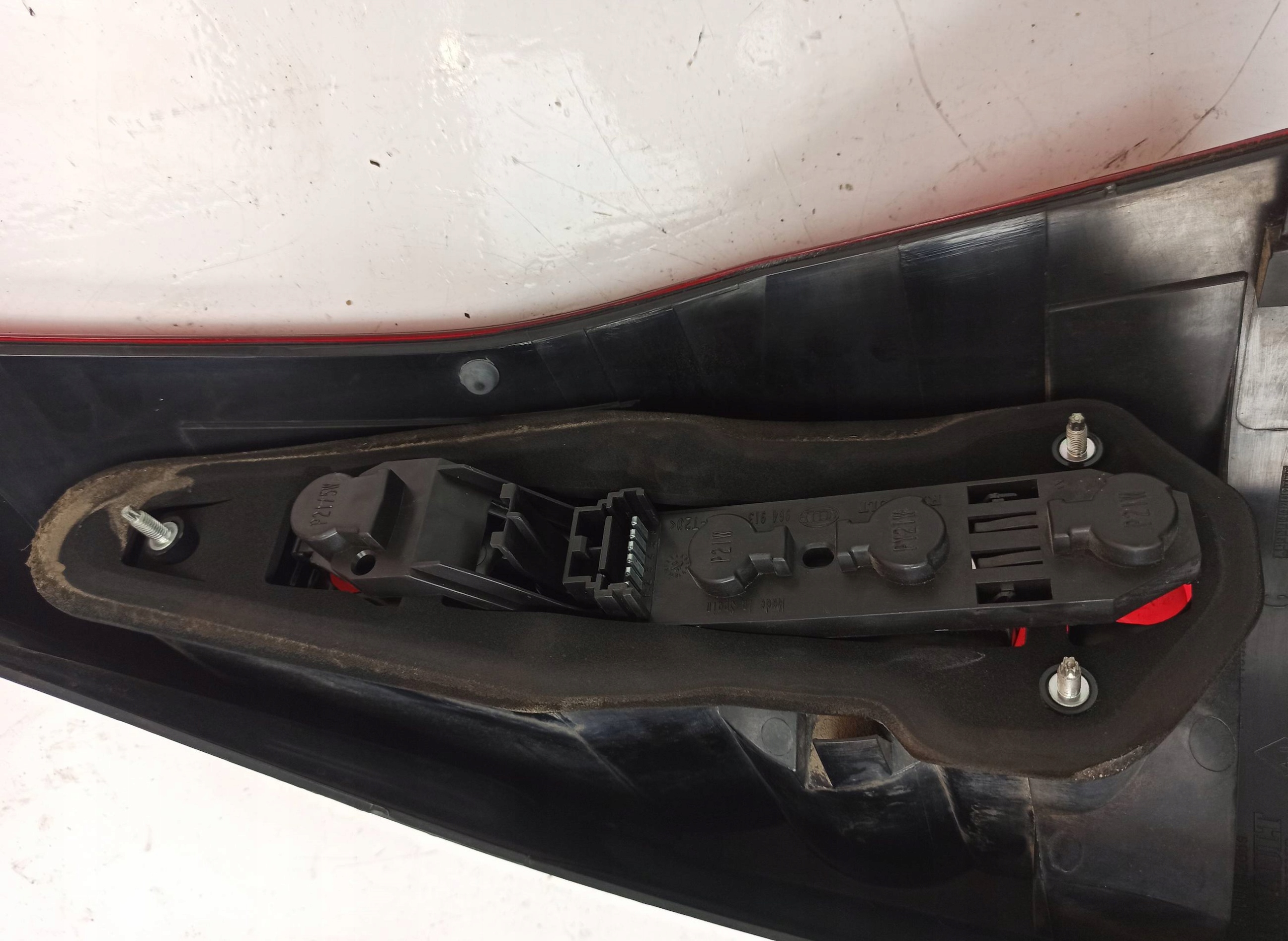 LAMPA LEWA TYLNA RENAULT MEGANE Producent części Renault OE