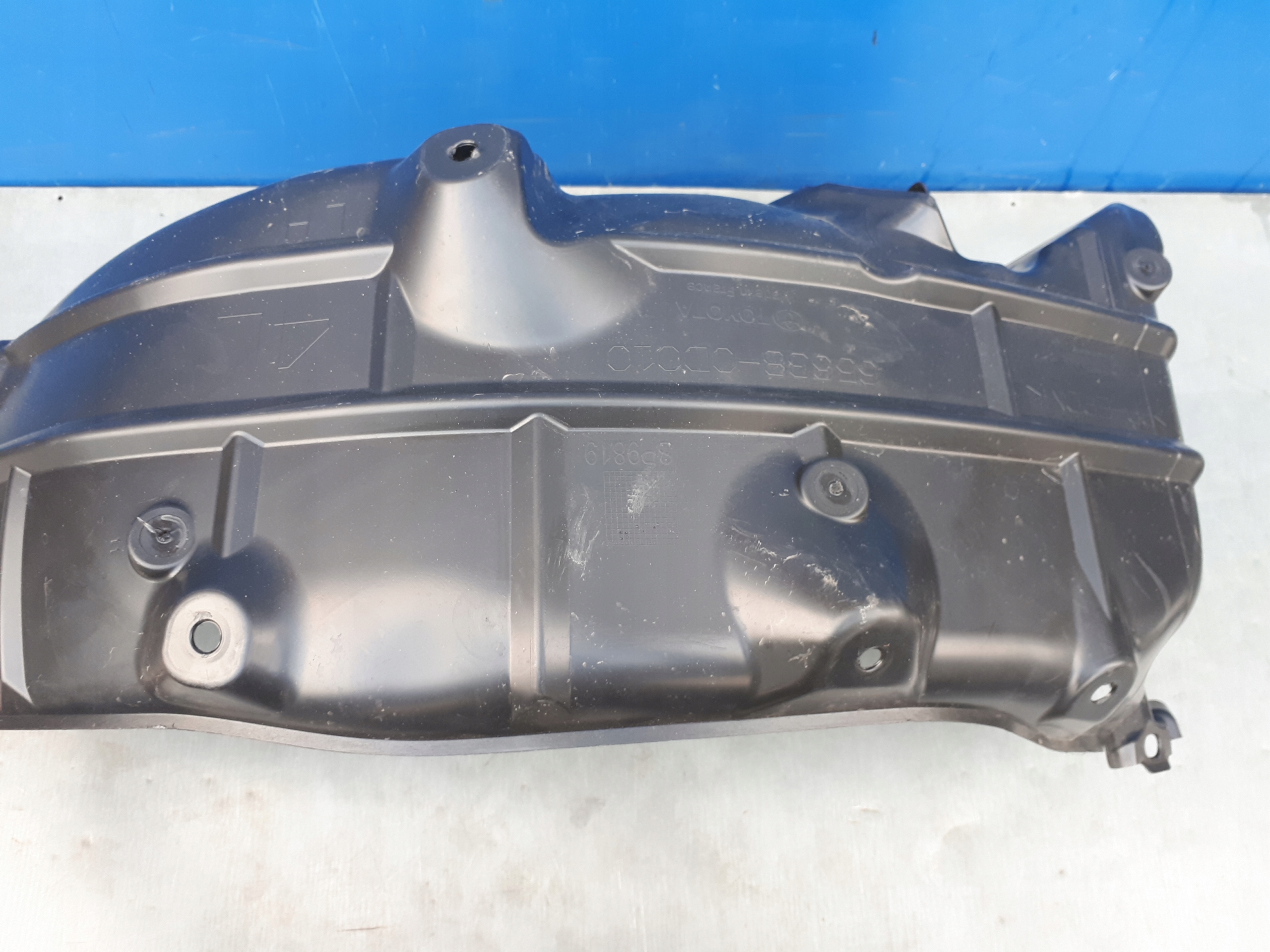 TOYOTA YARIS CROSS 21- 2021- NADKOLE LEWE TYLNE Typ samochodu Samochody osobowe