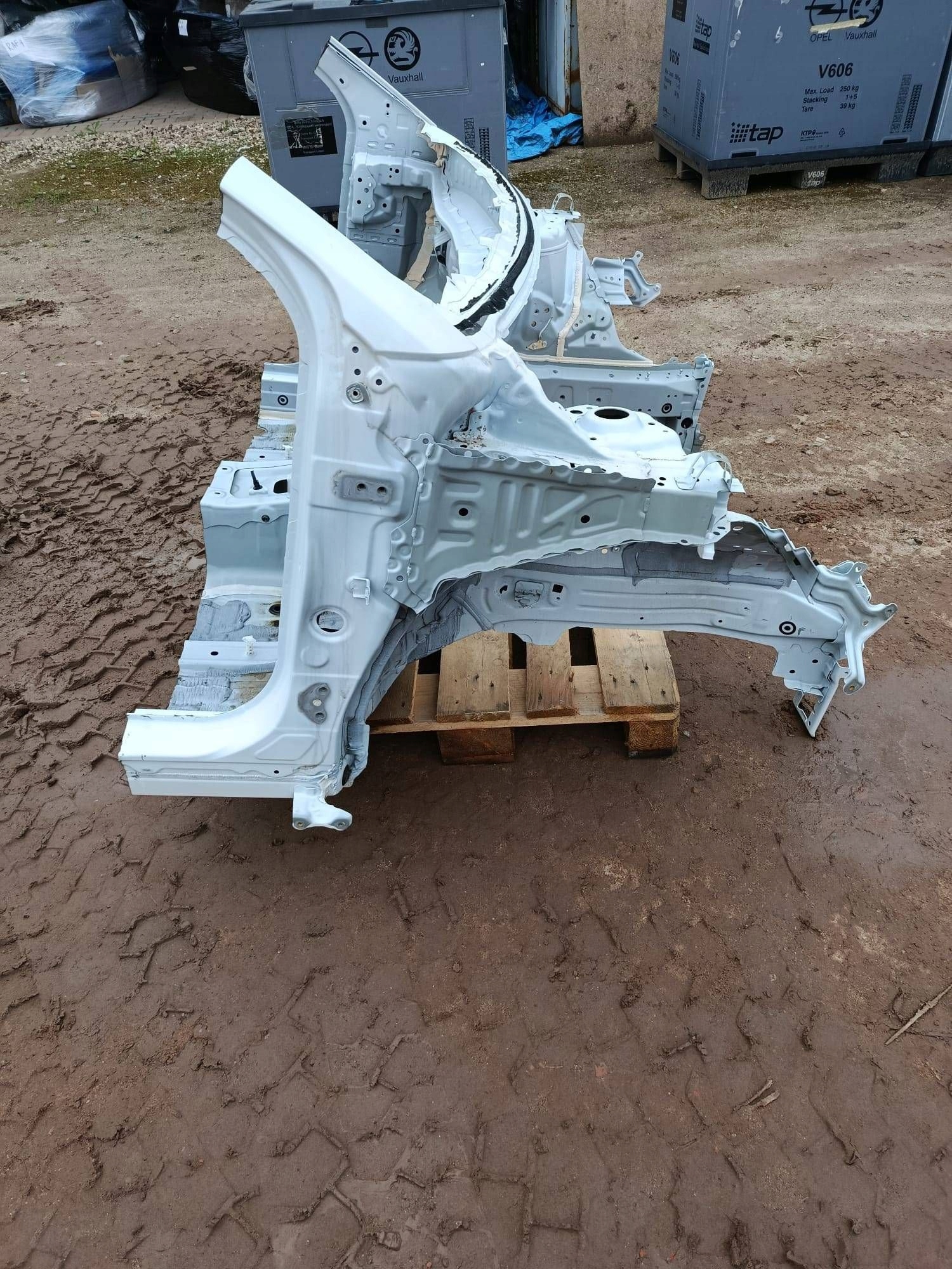 quarter bodywork front side right Mazda 2 2024R 089