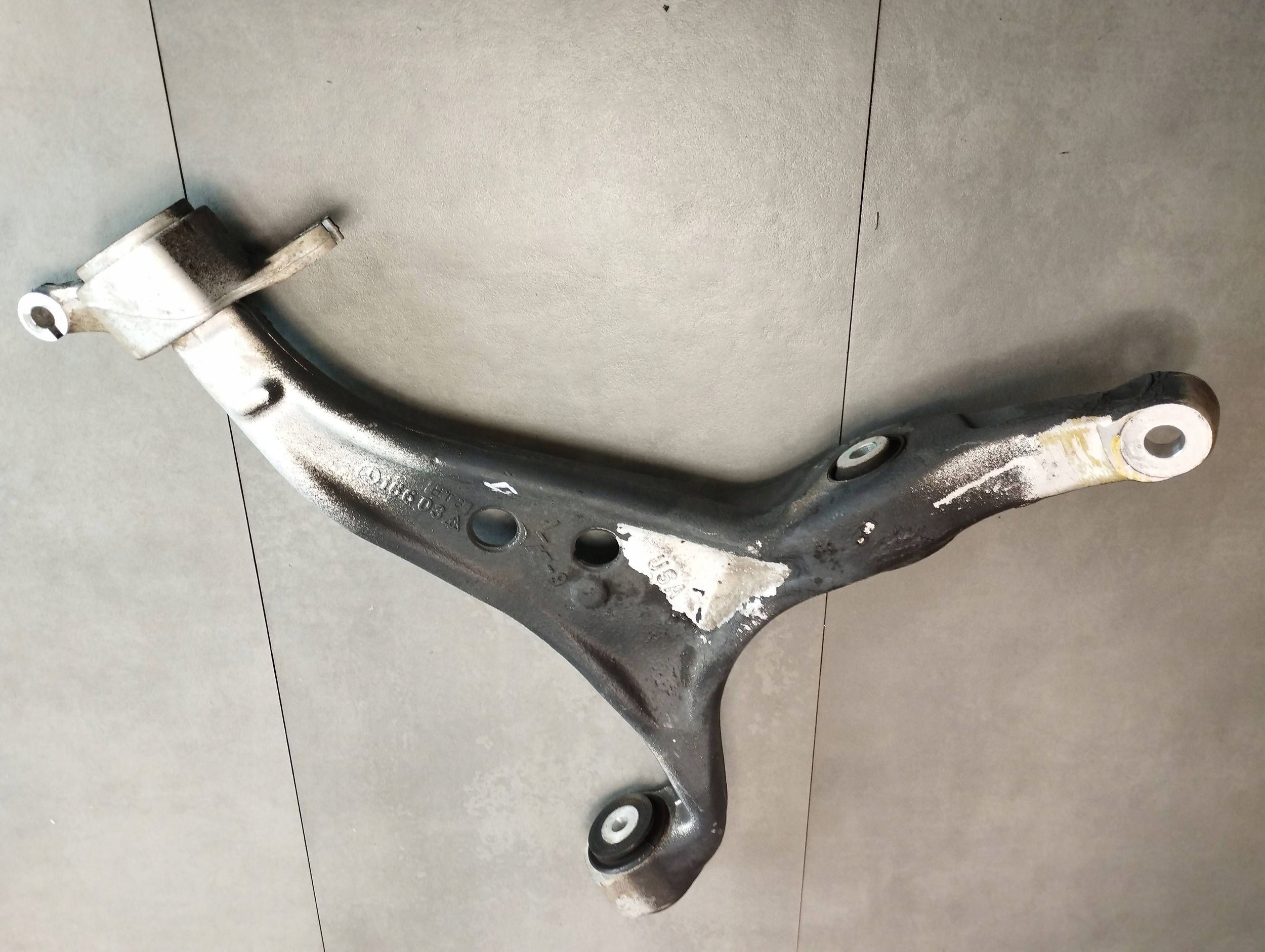Mercedes-Benz GLE W166 arm left front lower 16603