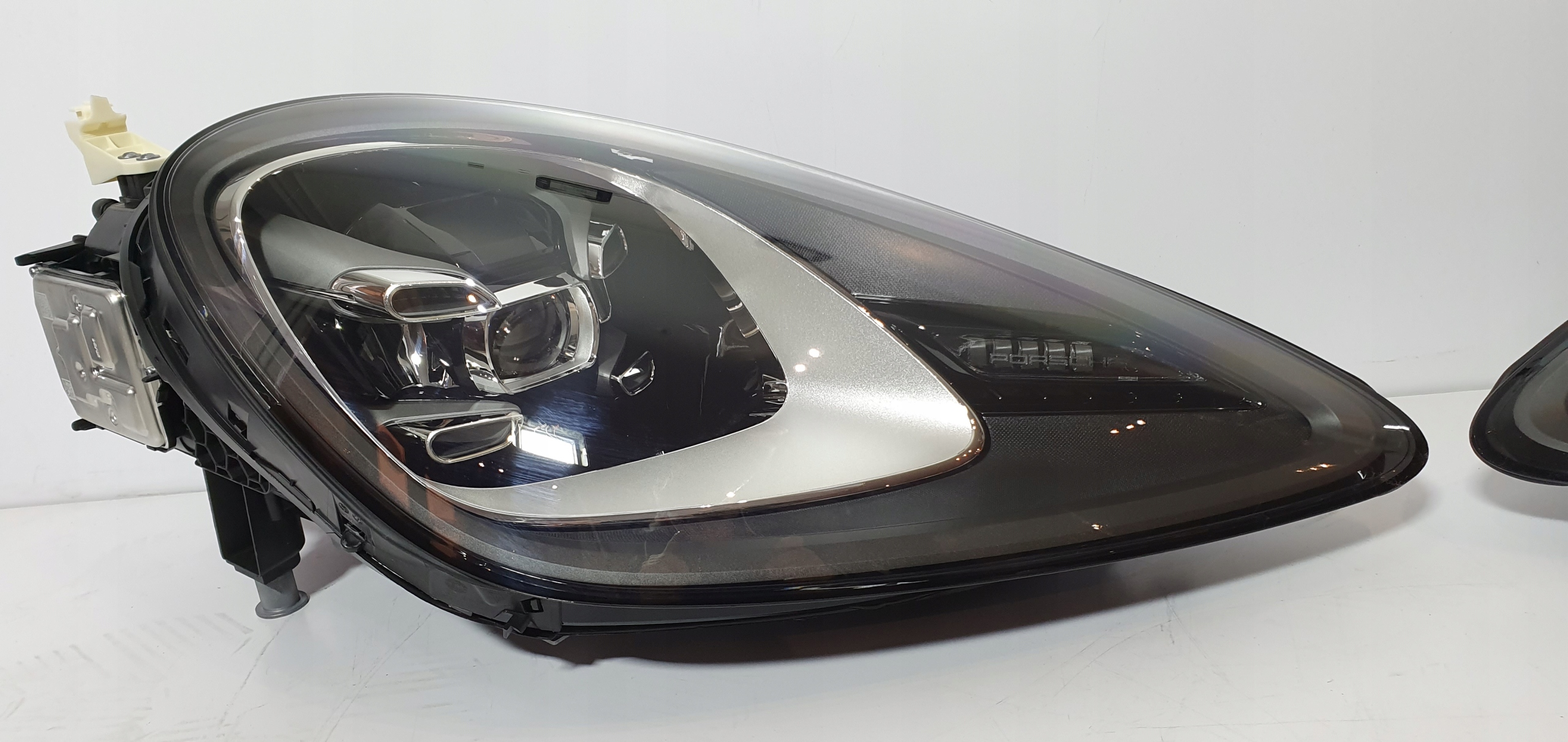 PORSCHE CAYENNE 9Y0 LAMPA PRAWA KOMPLETNA