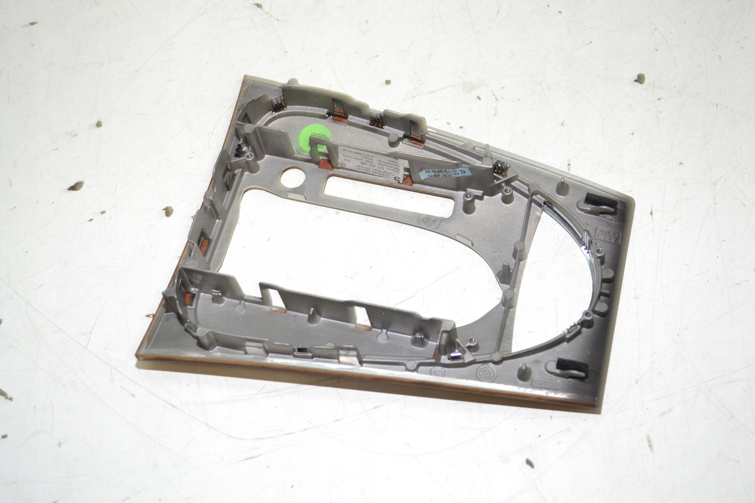 MERCEDES e W211 рамка кронштейн A2116802336