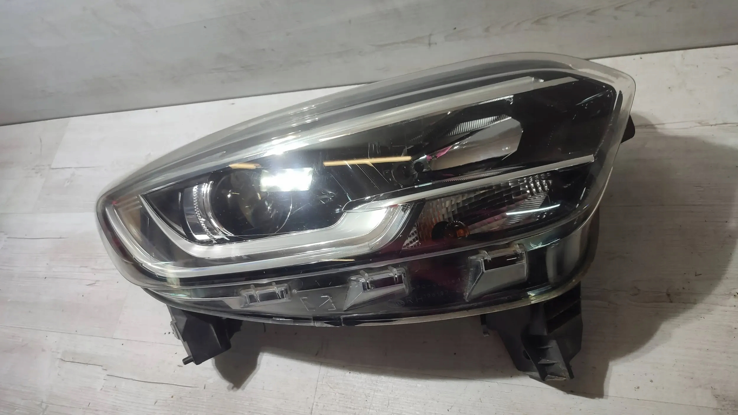 Renault Kadjar 2017 front side right light front