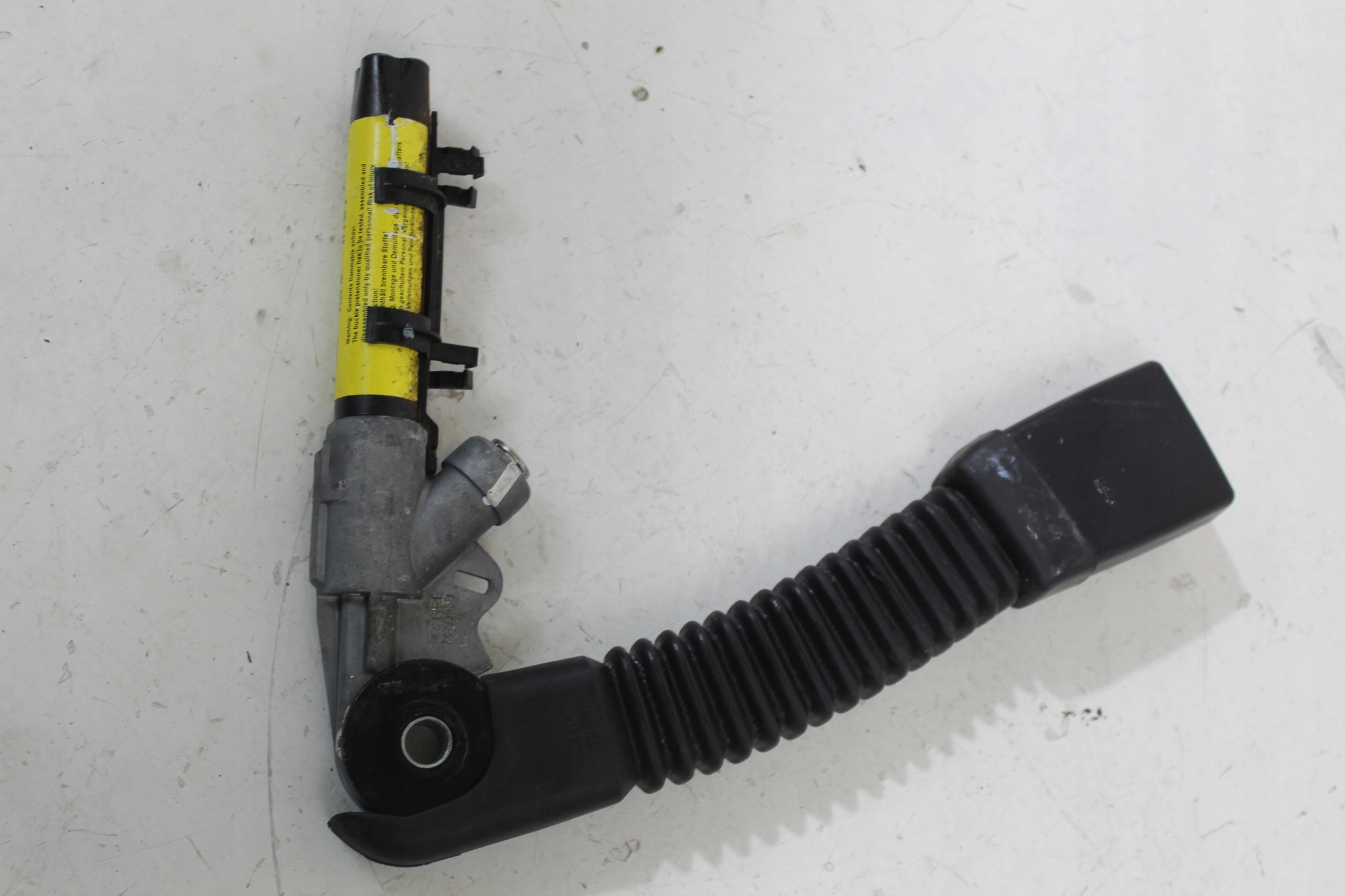 натяжитель ремень безопасности правый перед BMW X3 E83