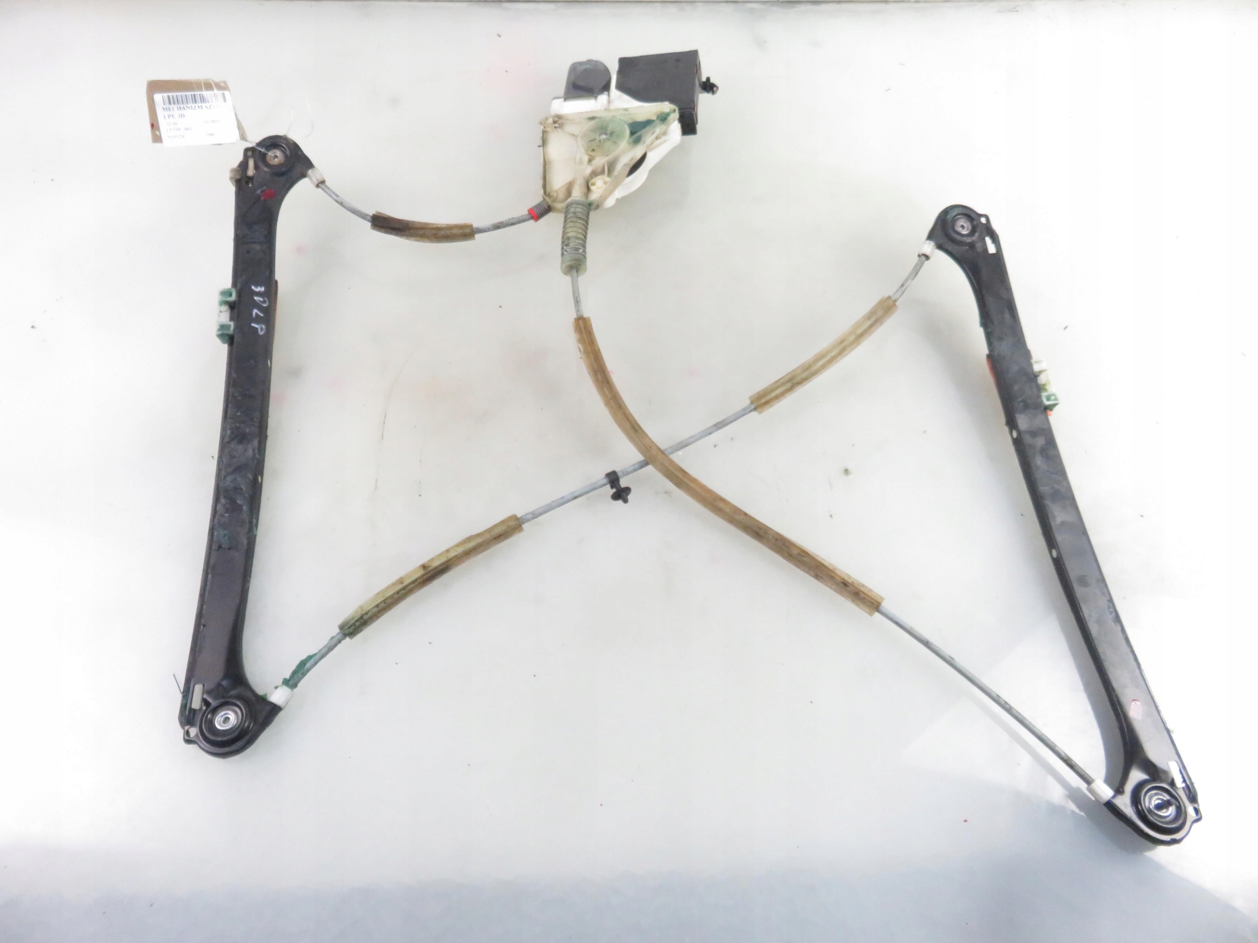 PODNOŚNIK SZYBY LEWY PRZEDNI 3D AUDI A3 (8P1) 8P0959801H