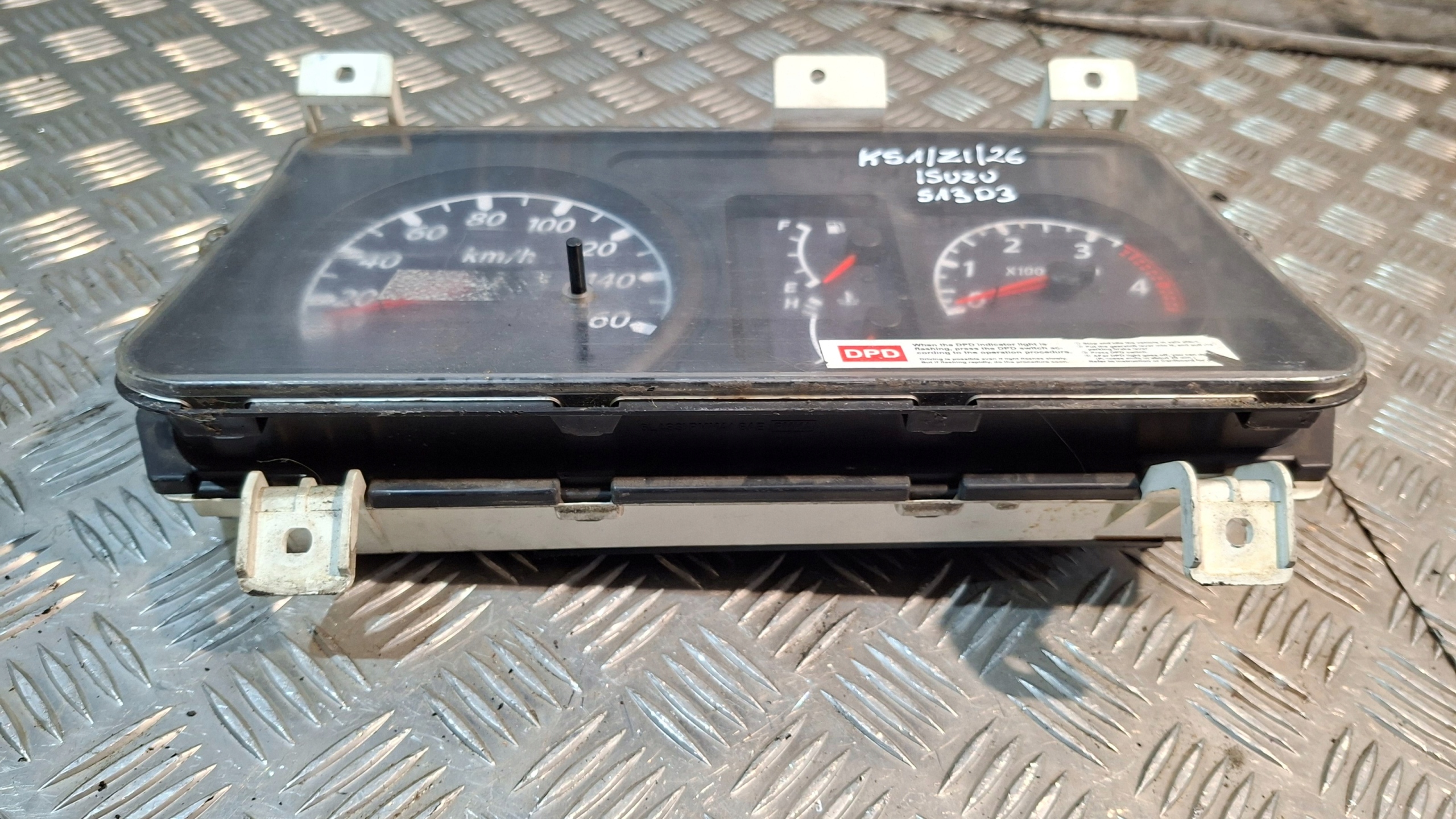 dials dials ISUZU TURQUOISE