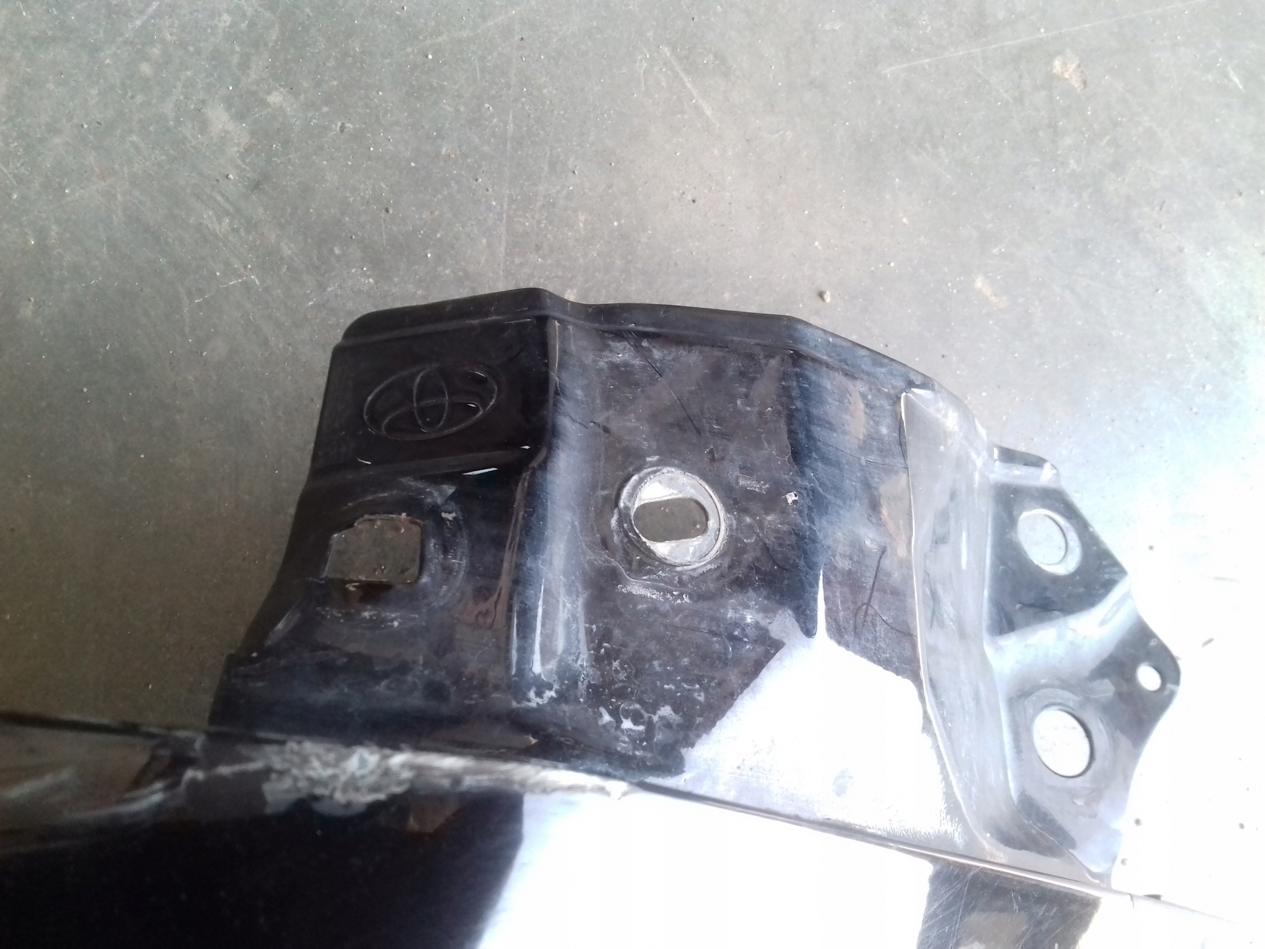 fender left 202 Toyota RAV4